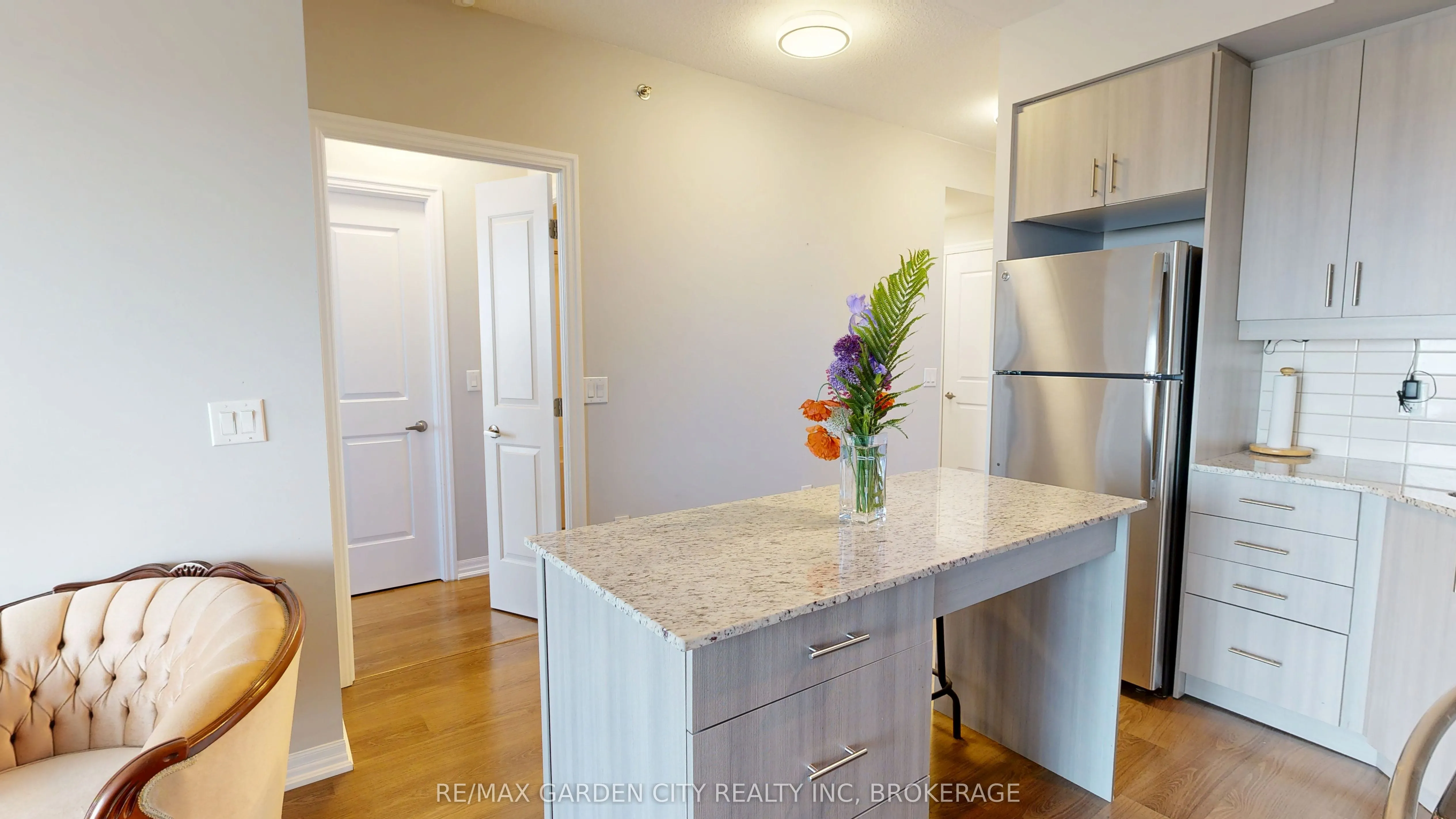 560 North Service Road, #304