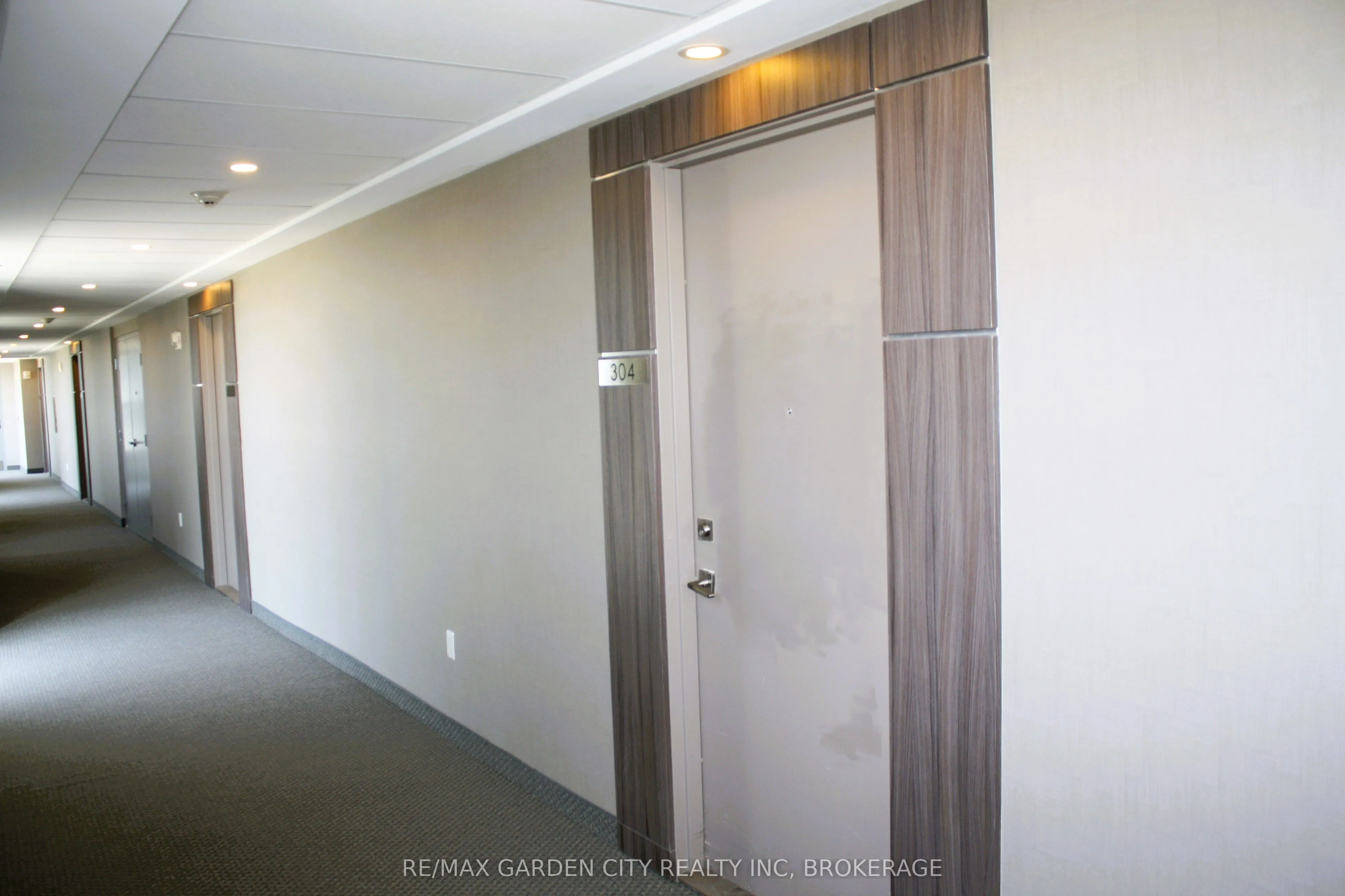 560 North Service Road, #304