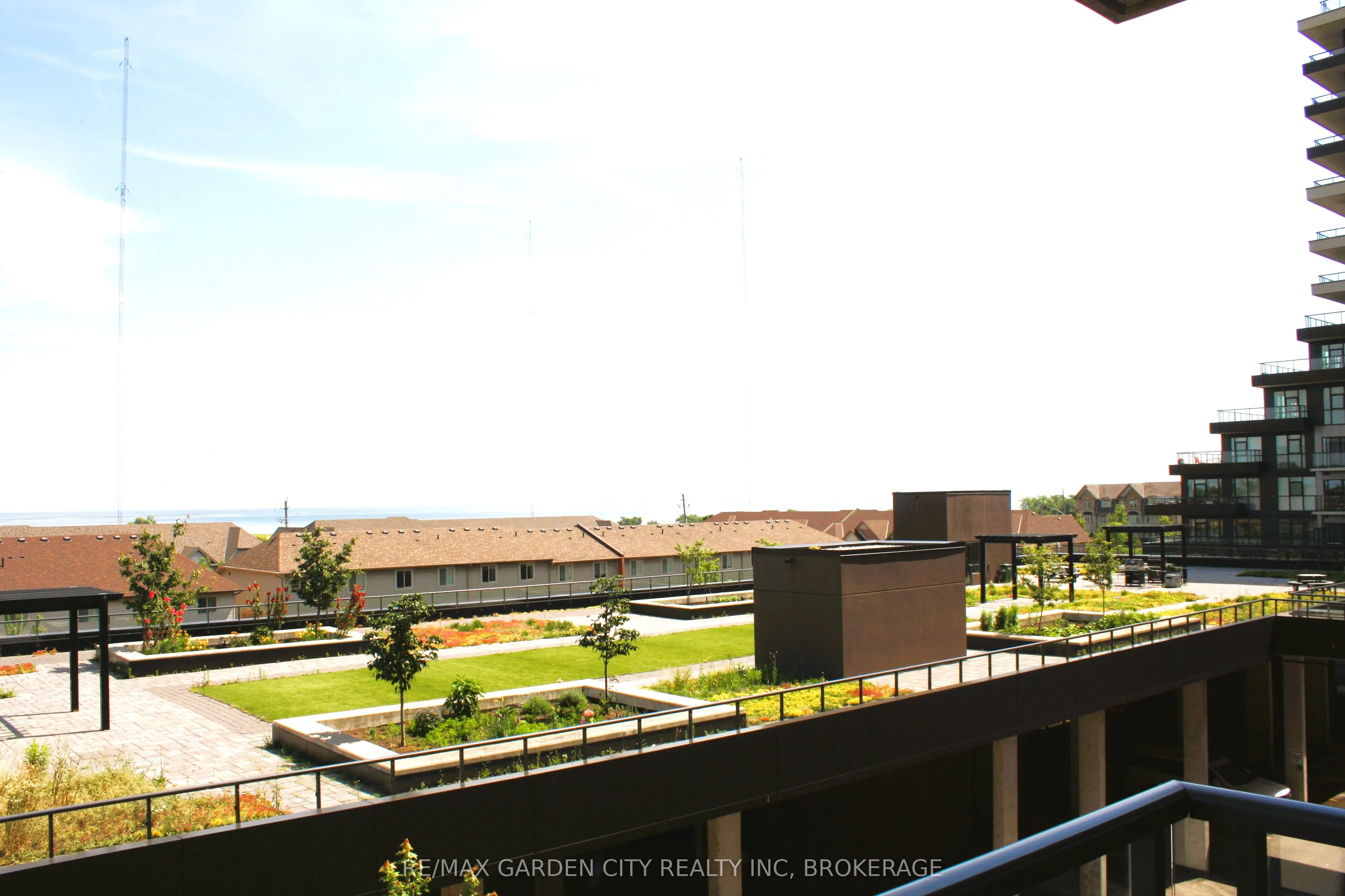 560 North Service Road, #304