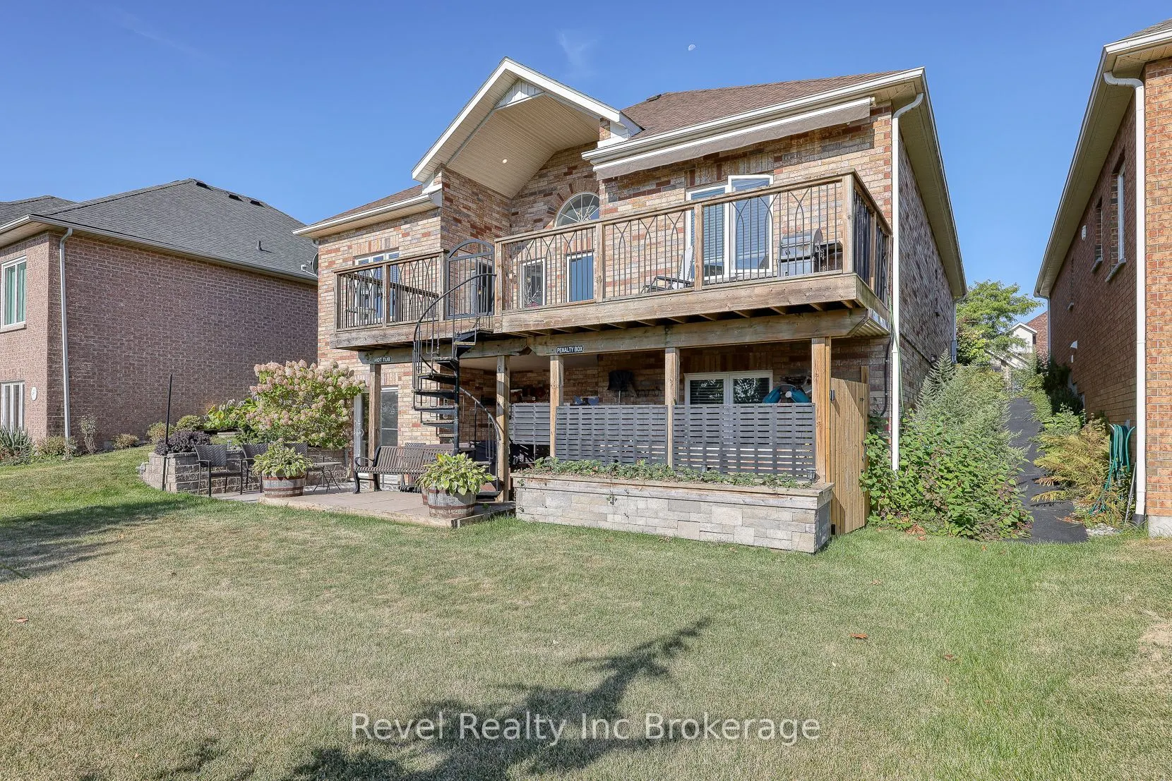 764 Garden Court Crescent