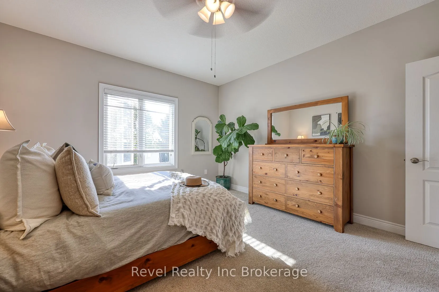 764 Garden Court Crescent