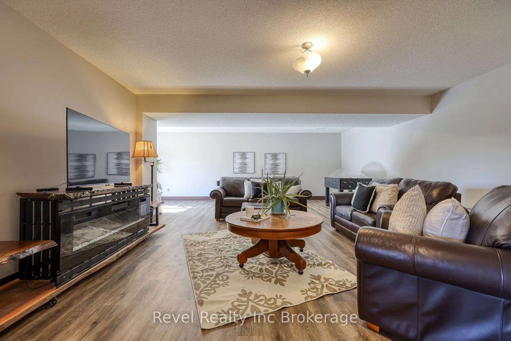 764 Garden Court Crescent