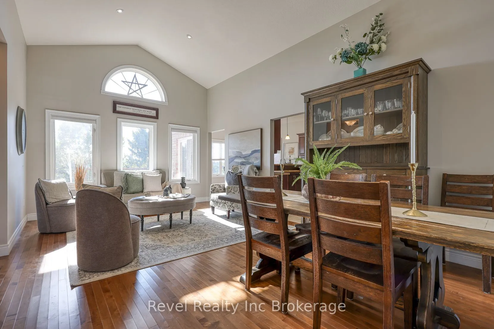 764 Garden Court Crescent