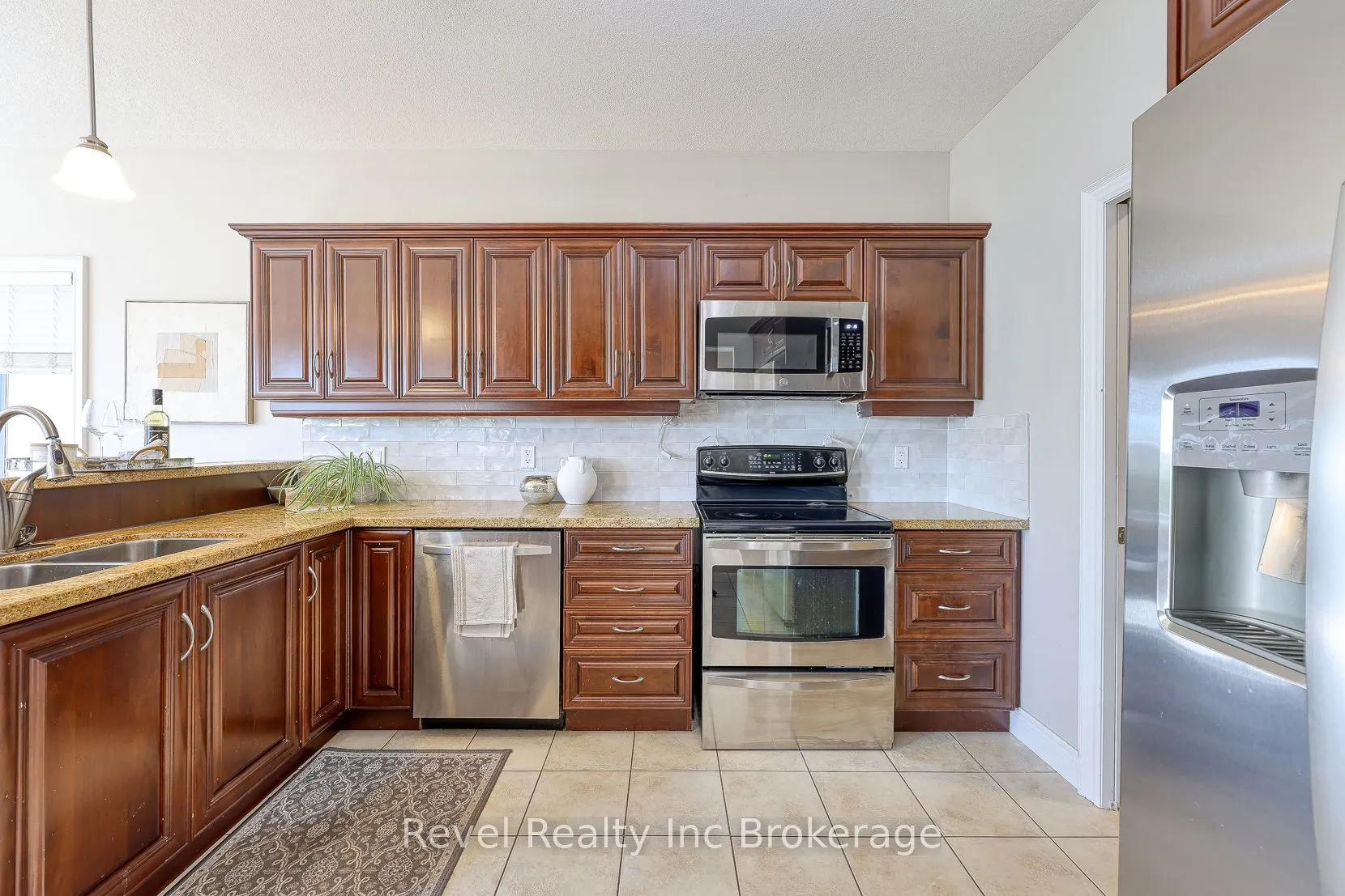 764 Garden Court Crescent
