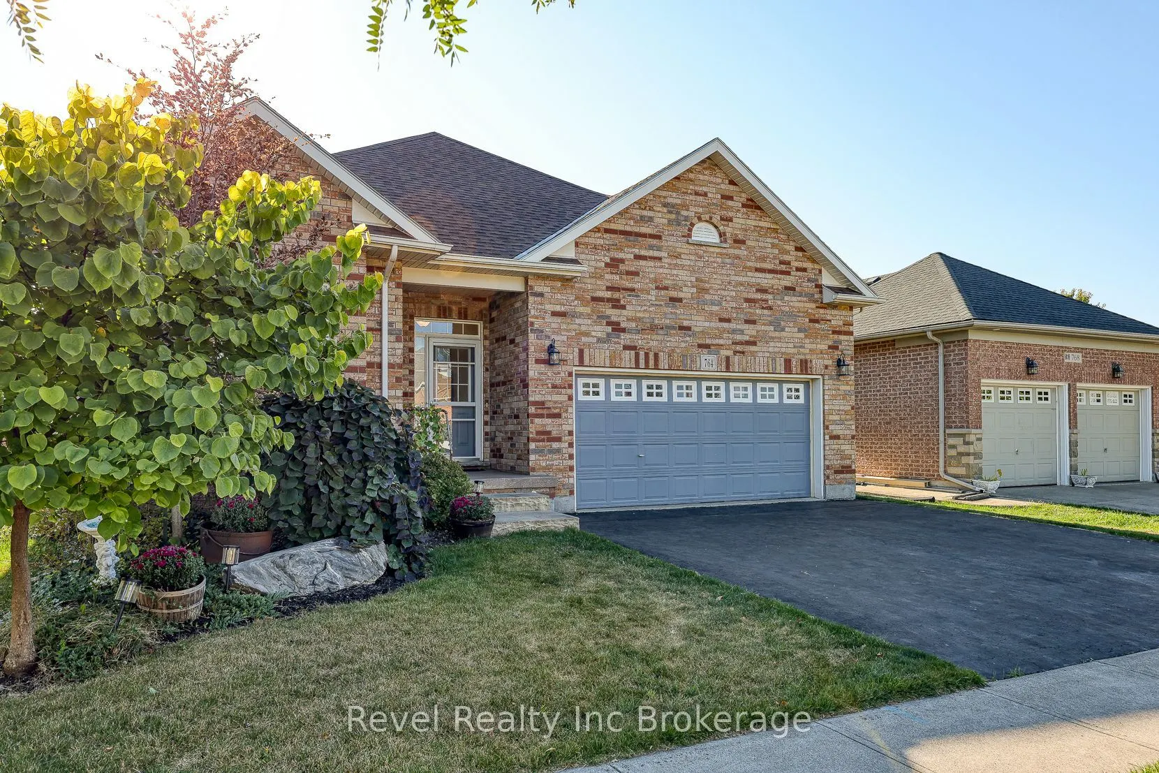764 Garden Court Crescent