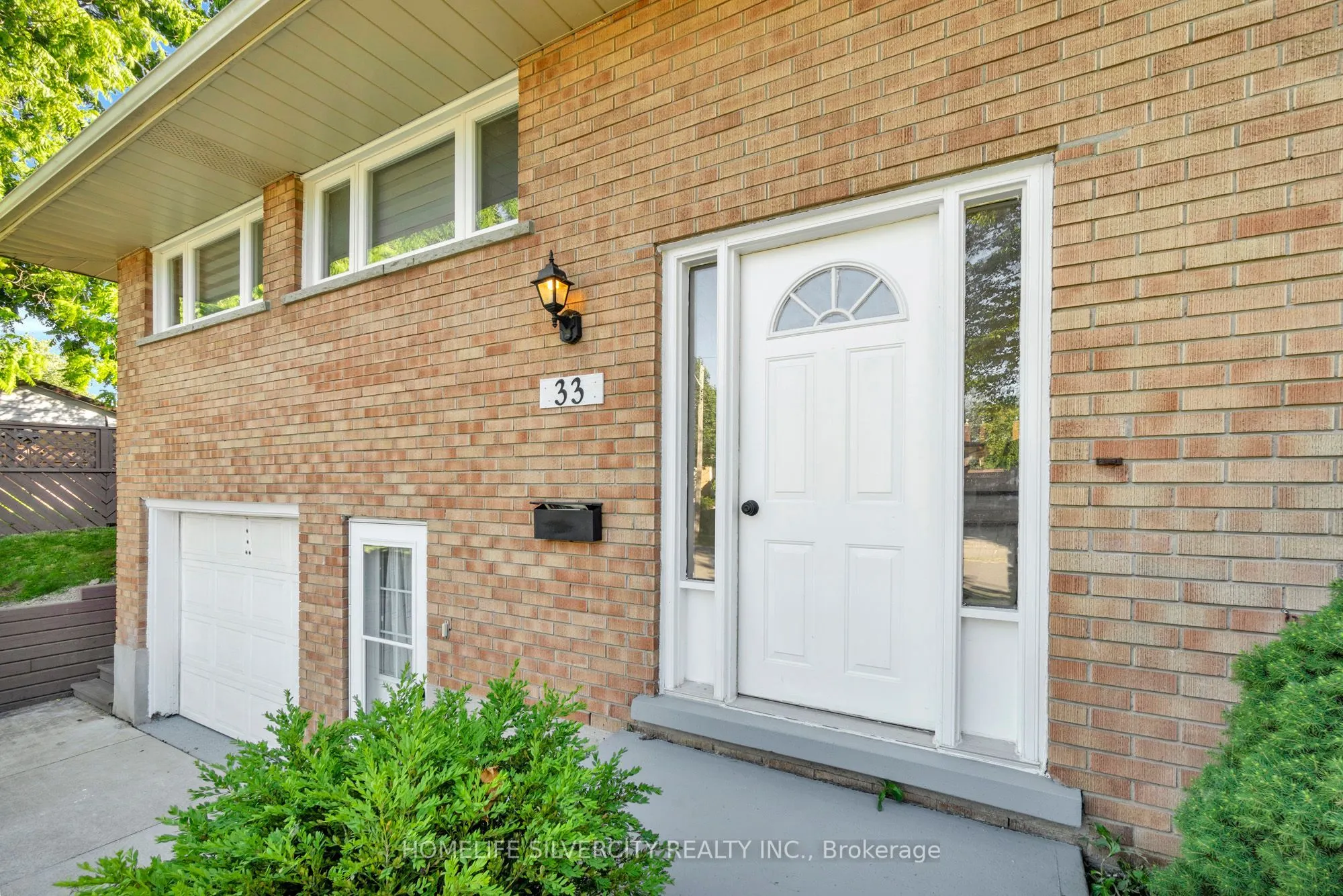 33 Sweetbriar Drive