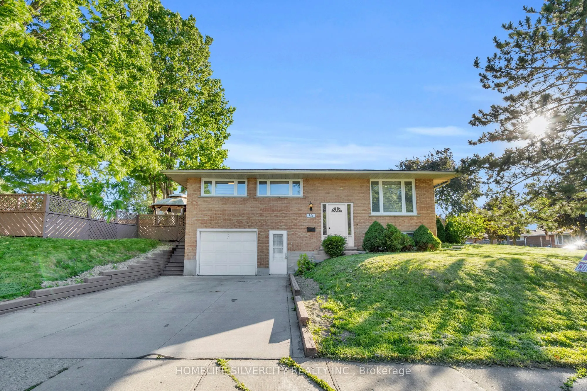 33 Sweetbriar Drive