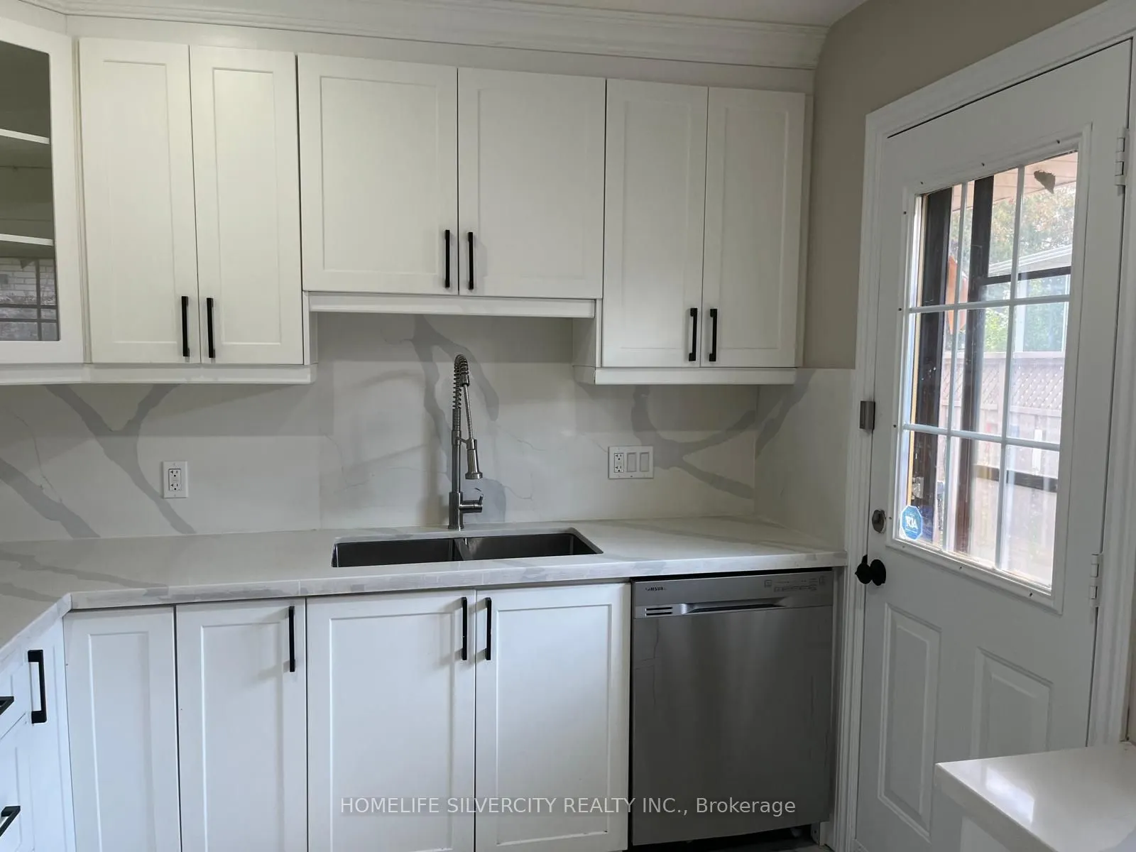 33 Sweetbriar Drive