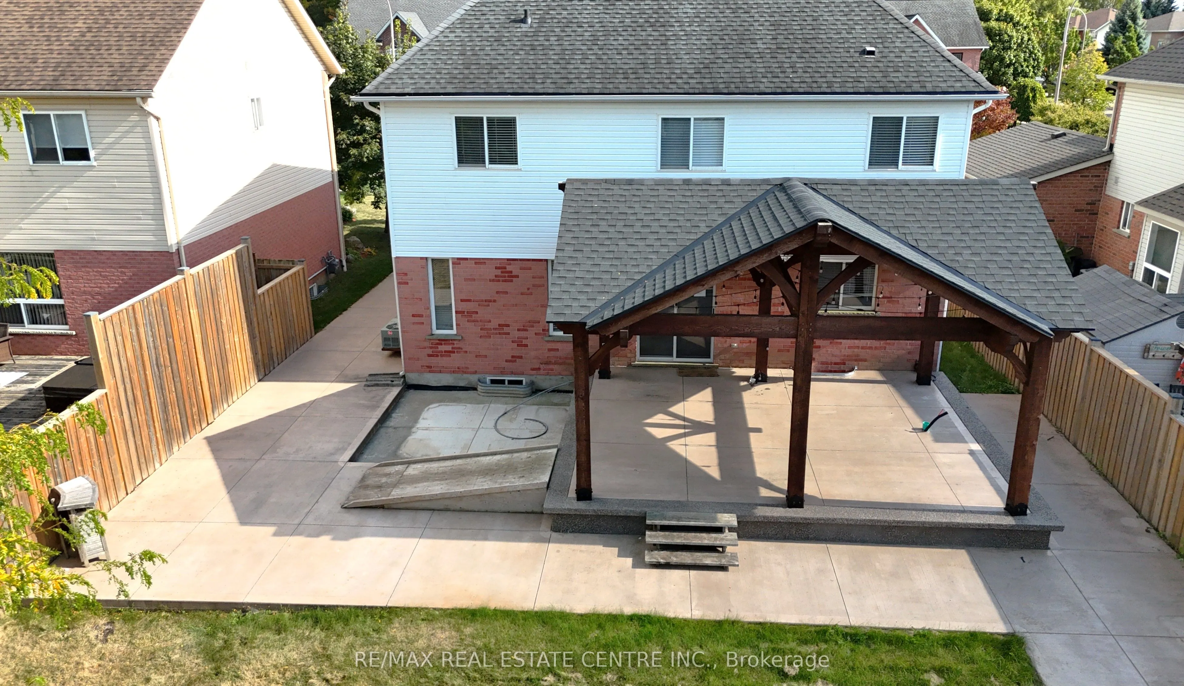 6 SHADYRIDGE Place