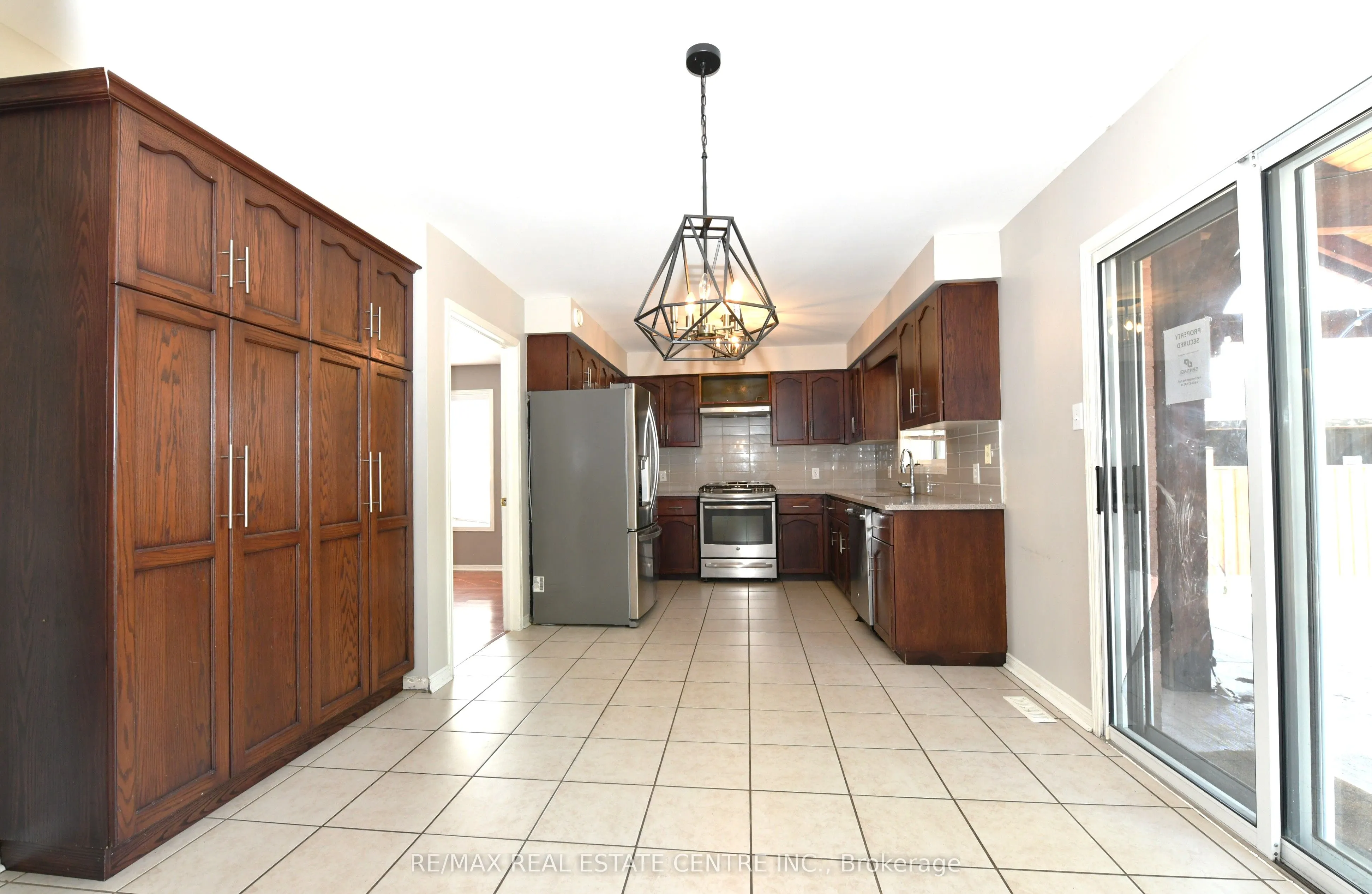 6 SHADYRIDGE Place