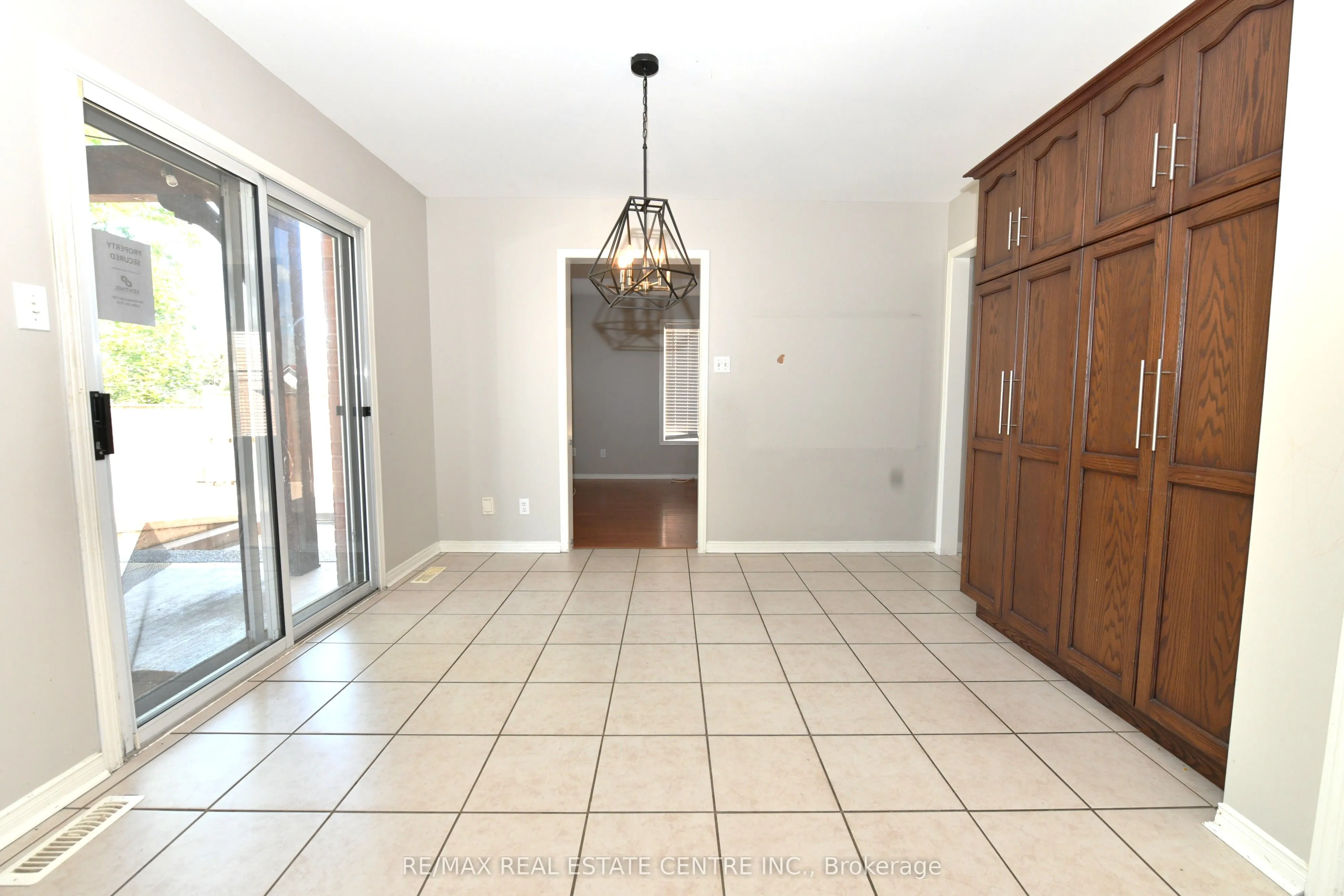 6 SHADYRIDGE Place