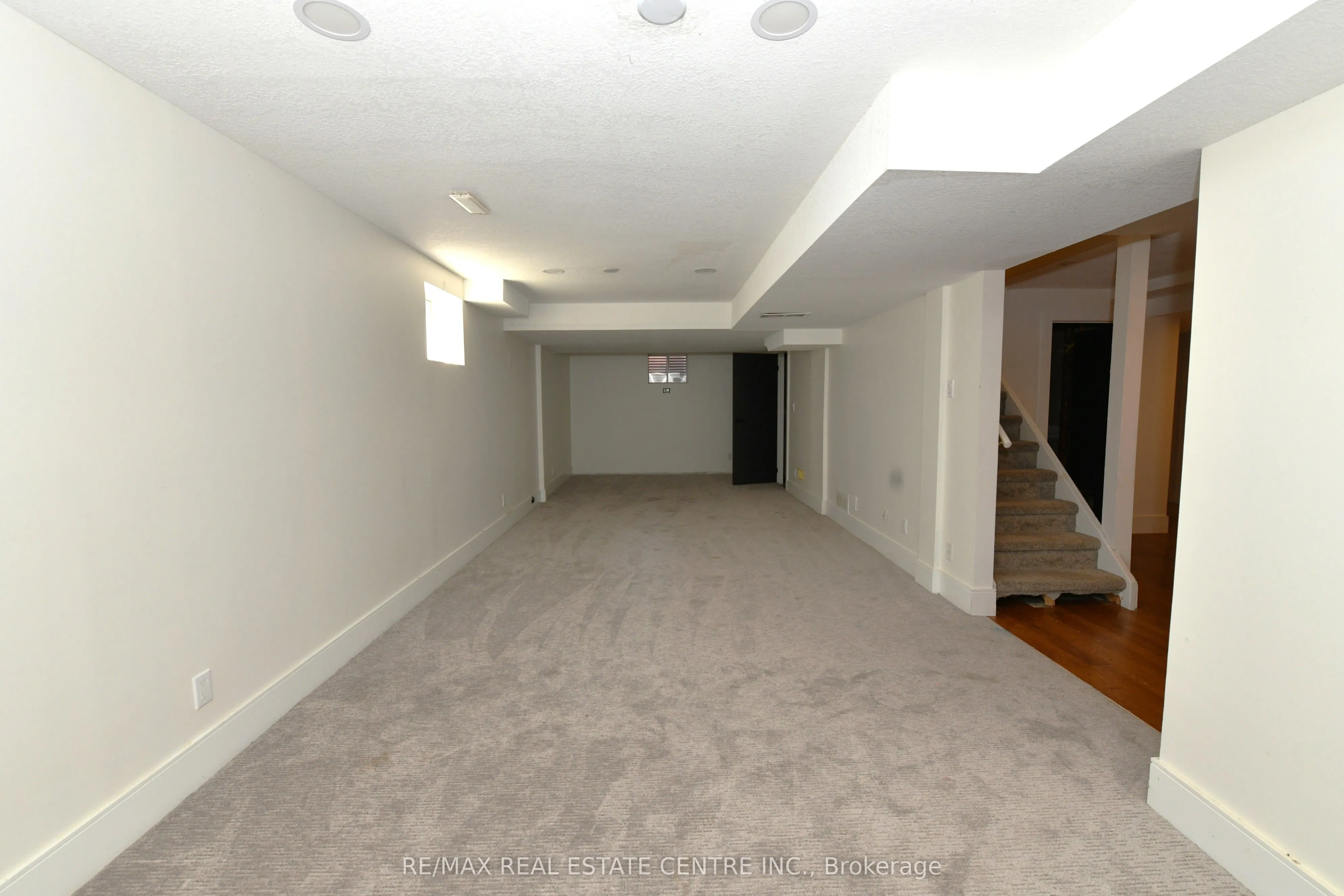 6 SHADYRIDGE Place