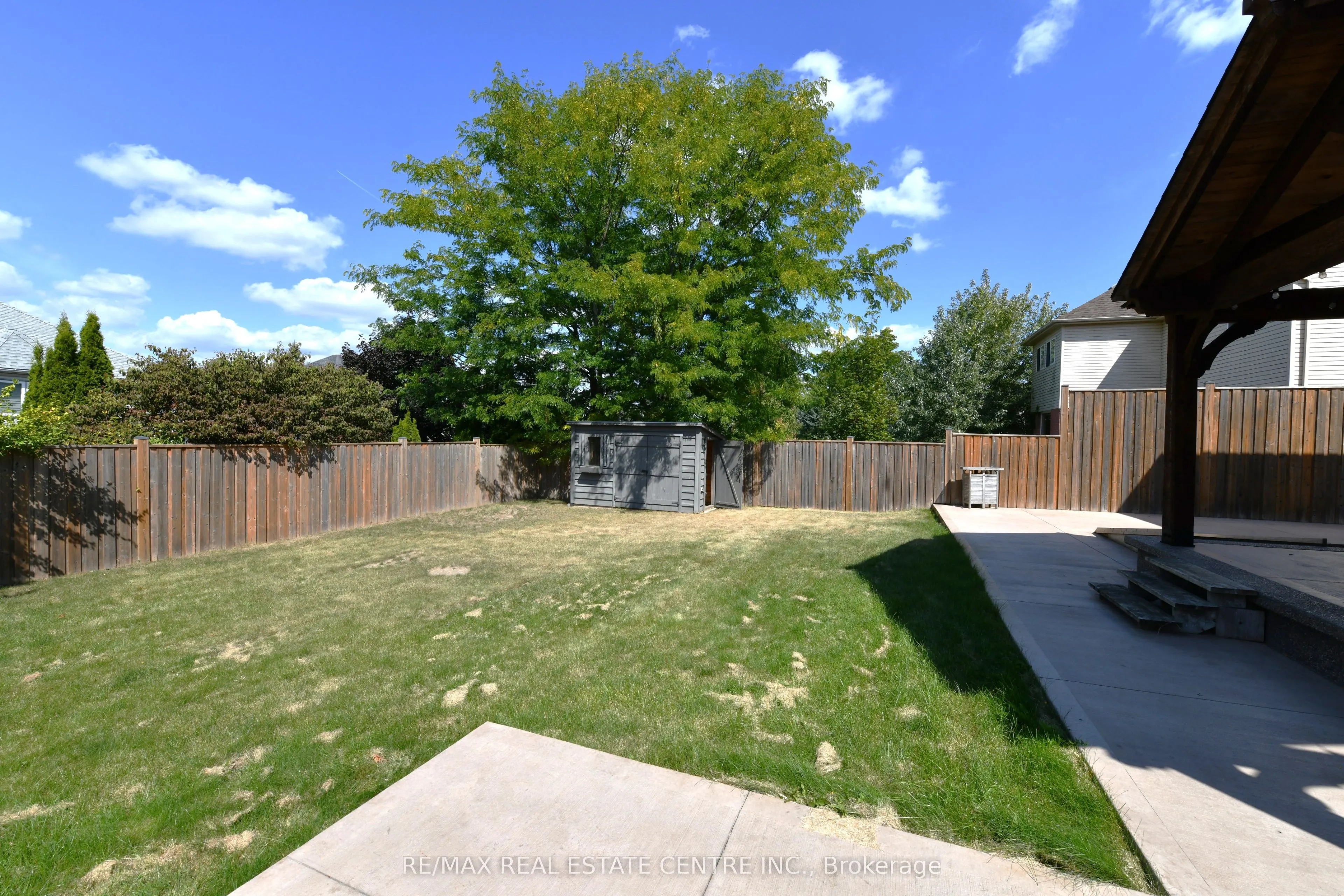 6 SHADYRIDGE Place