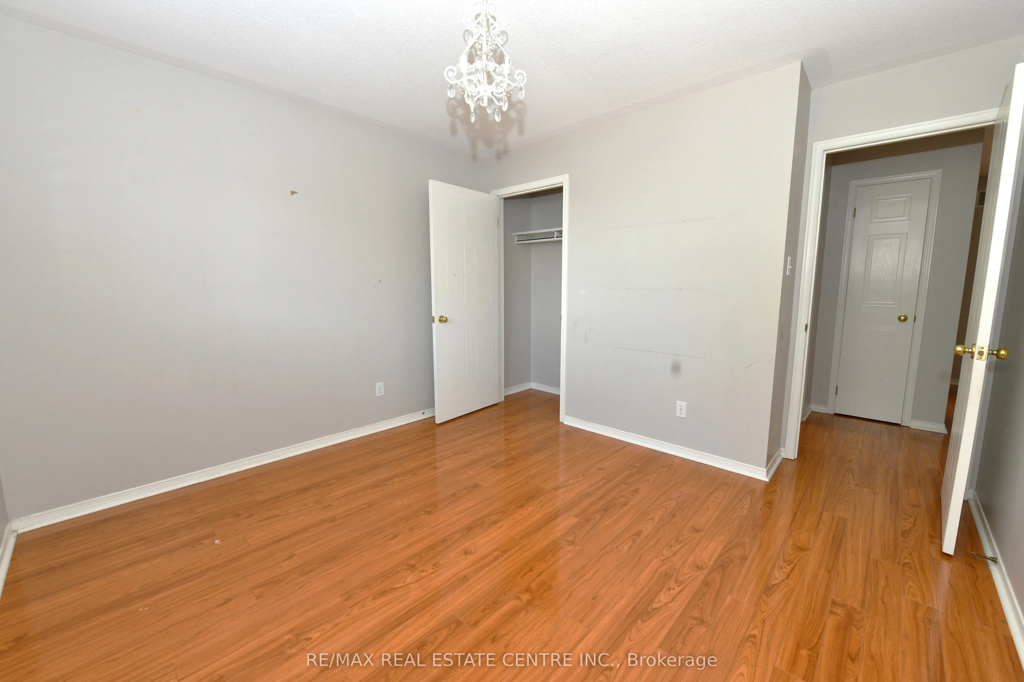 6 SHADYRIDGE Place