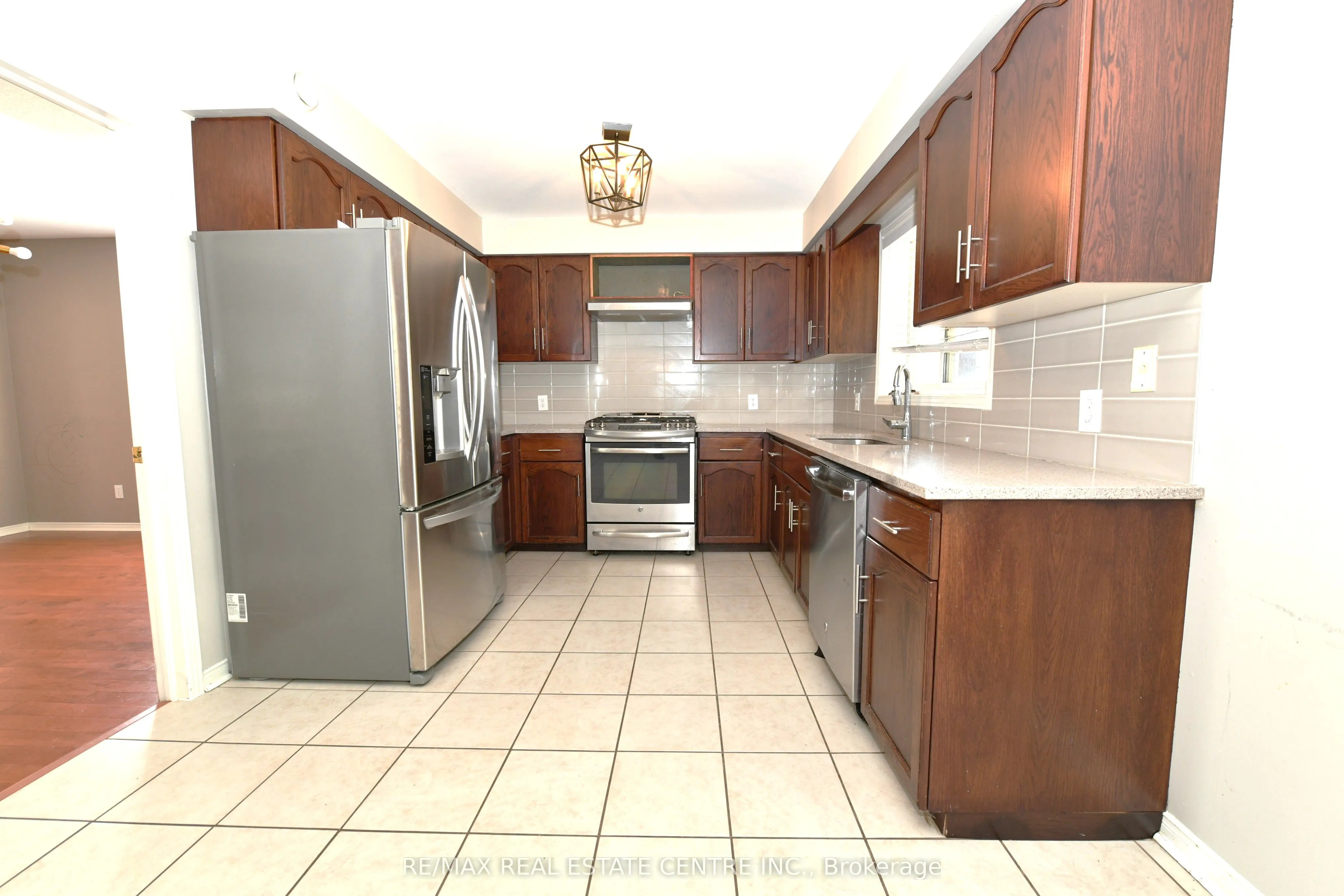 6 SHADYRIDGE Place