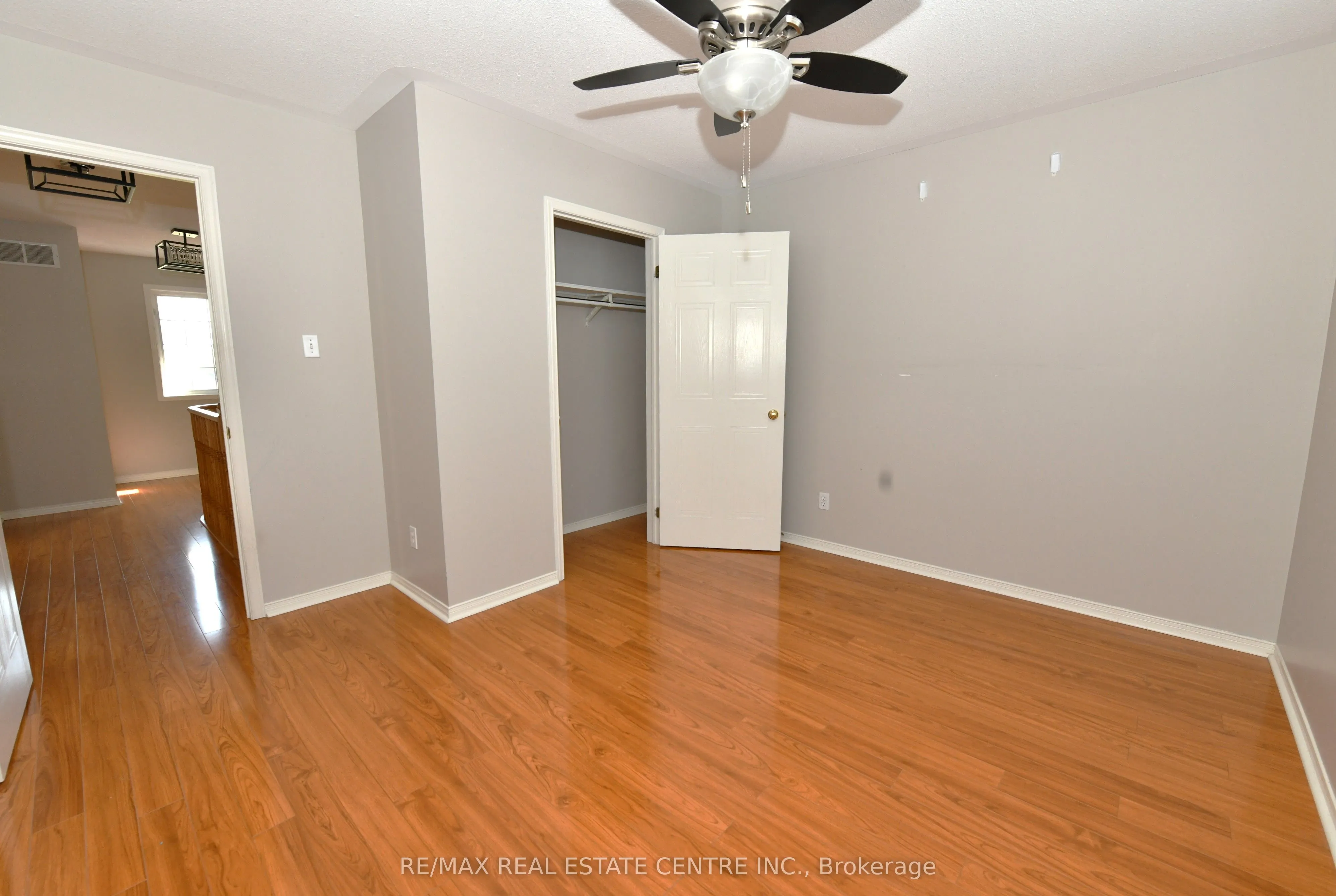 6 SHADYRIDGE Place