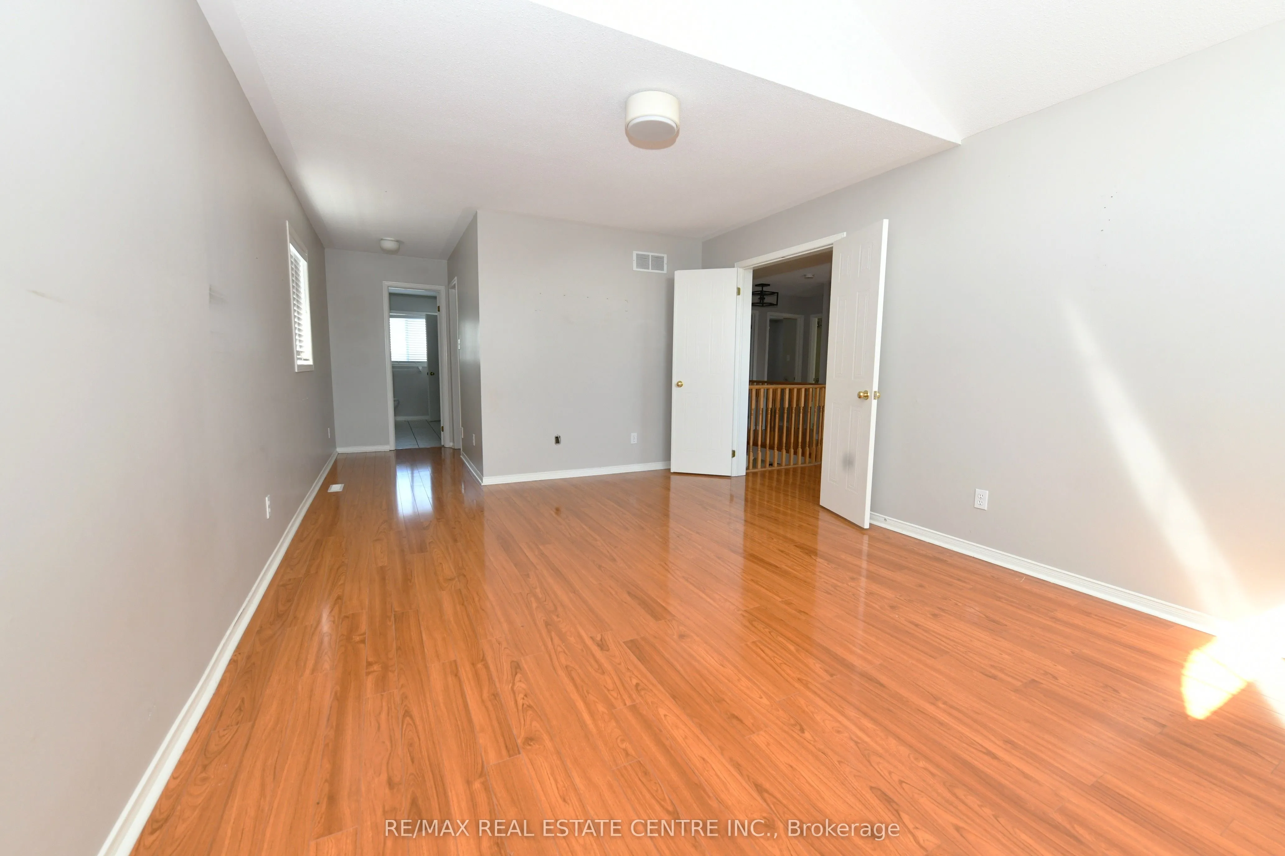 6 SHADYRIDGE Place