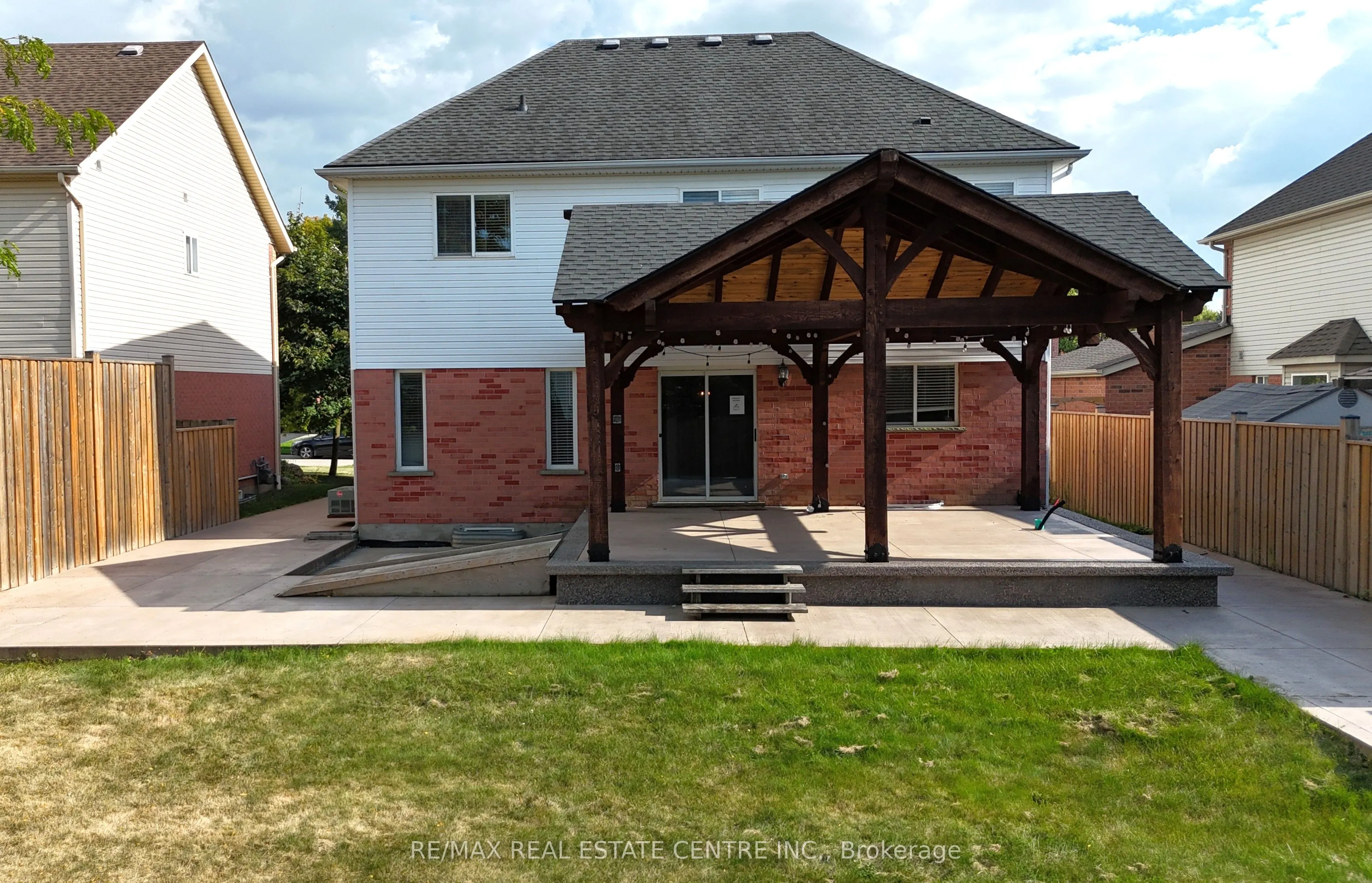 6 SHADYRIDGE Place