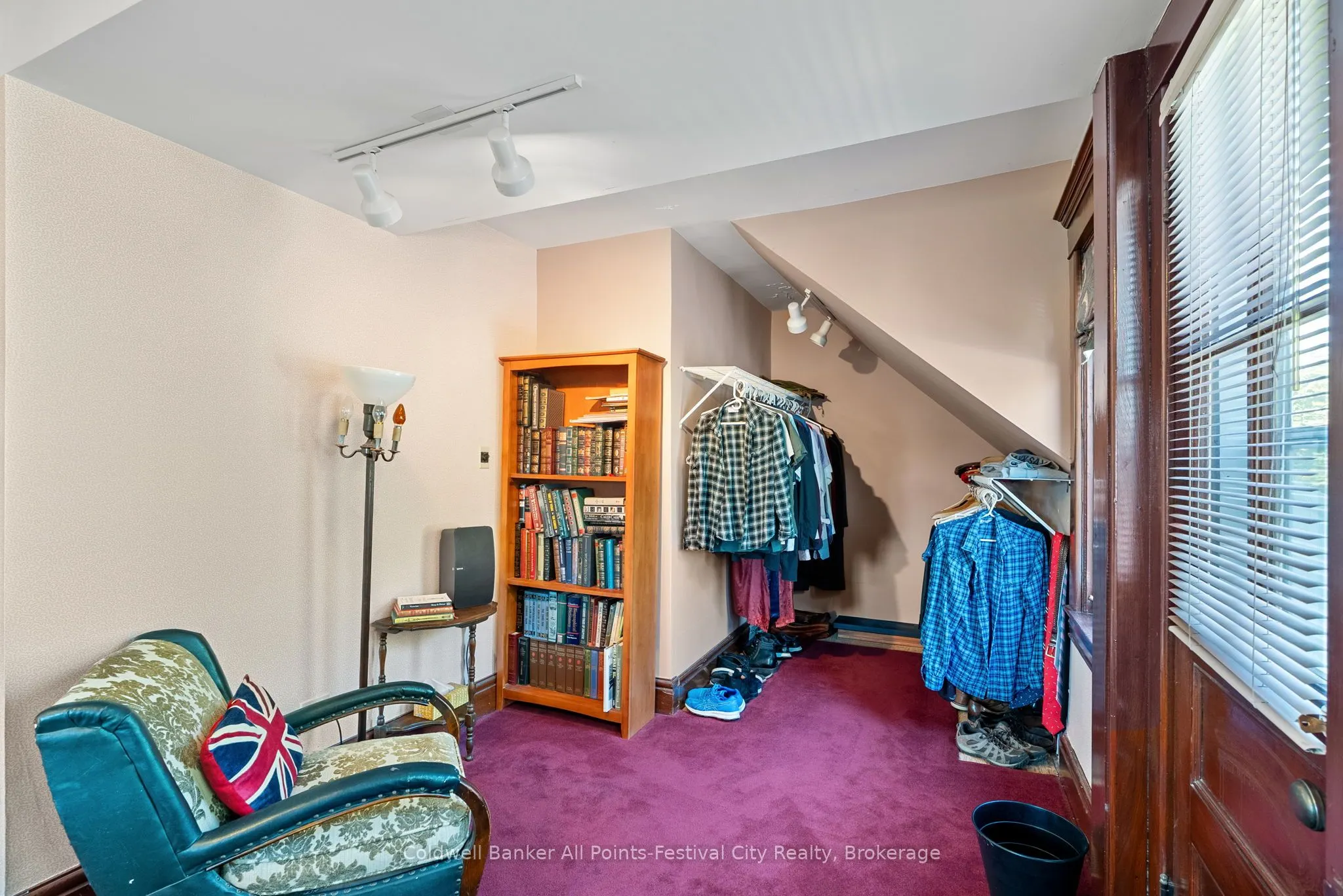 34 Nelson Street E