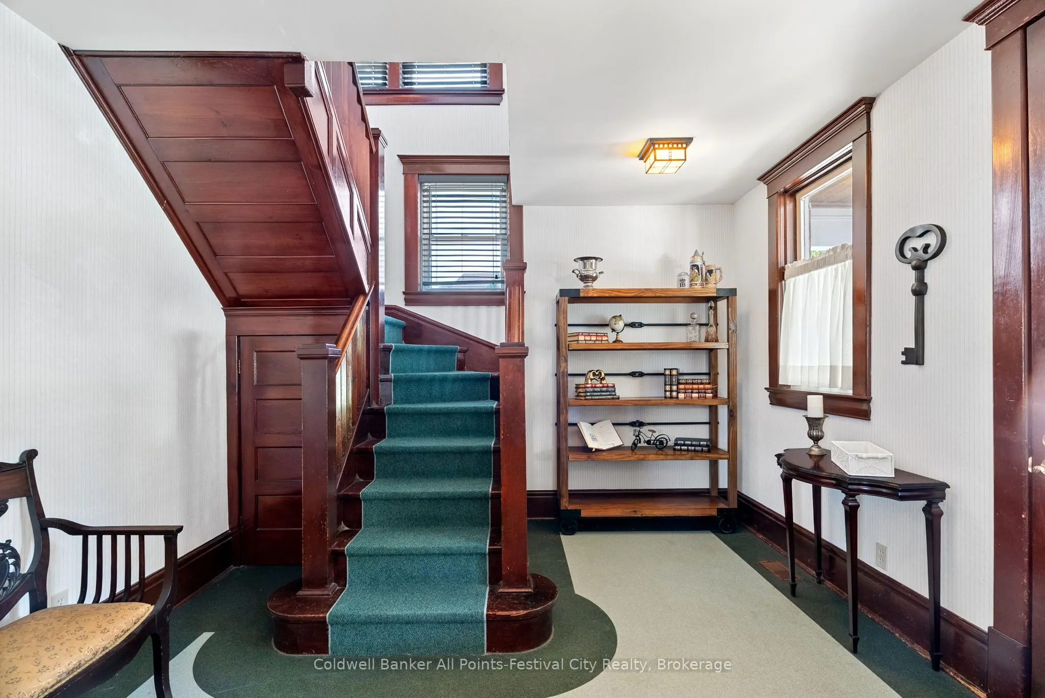 34 Nelson Street E