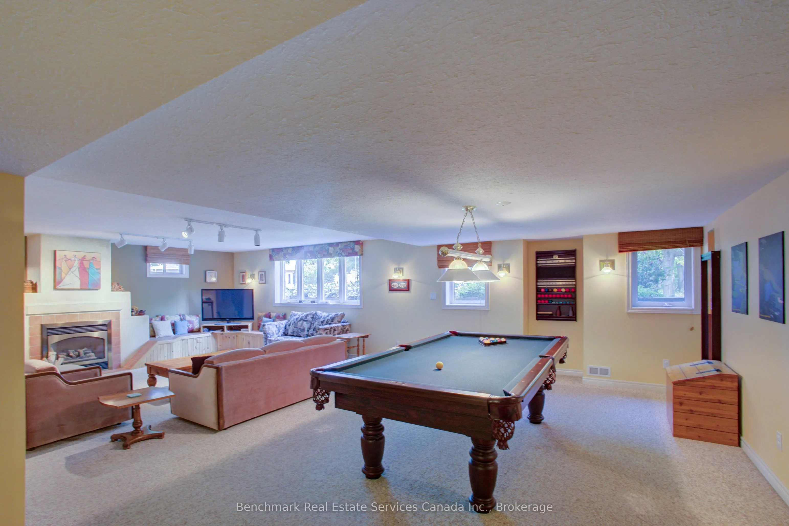 10 OAKWOOD Court