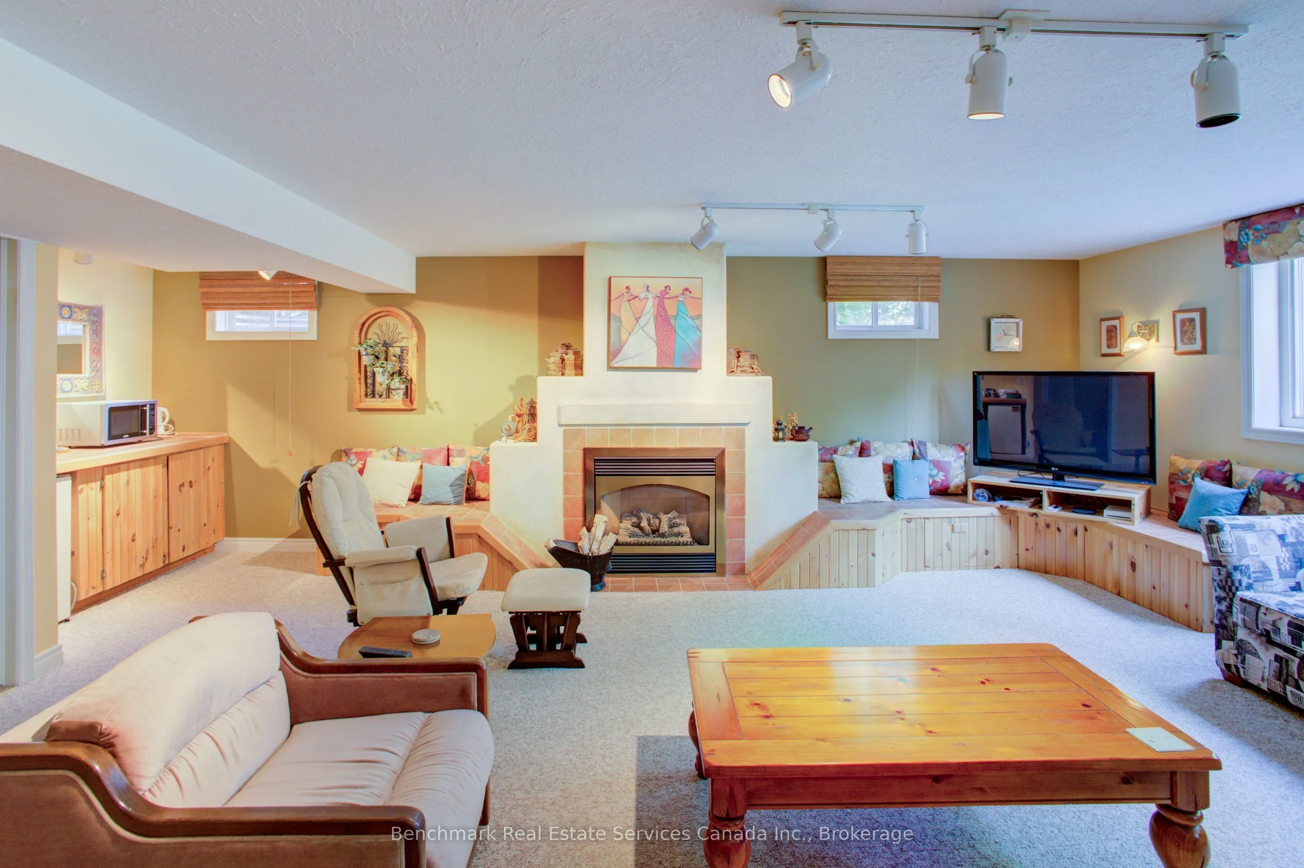 10 OAKWOOD Court