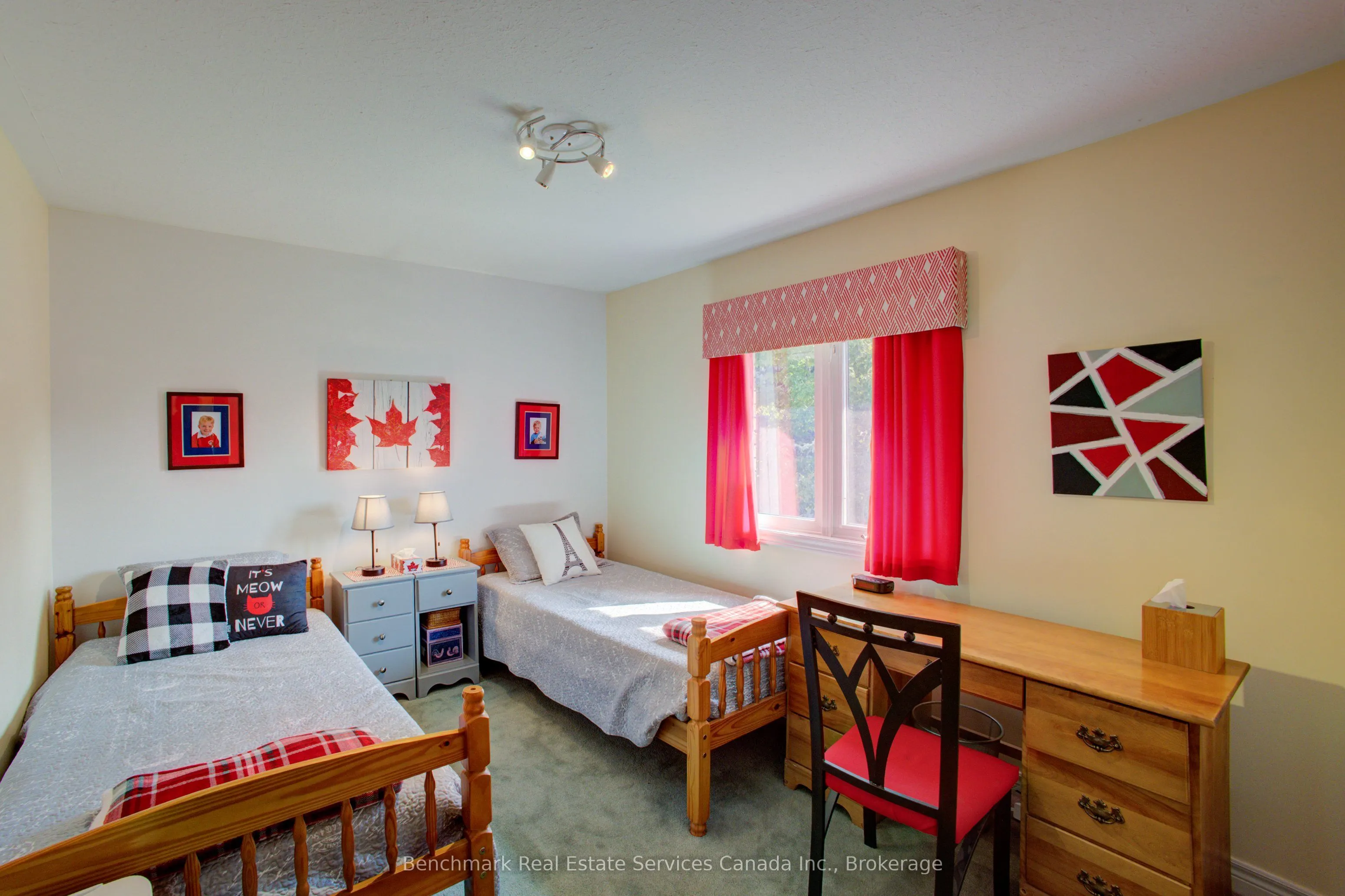 10 OAKWOOD Court