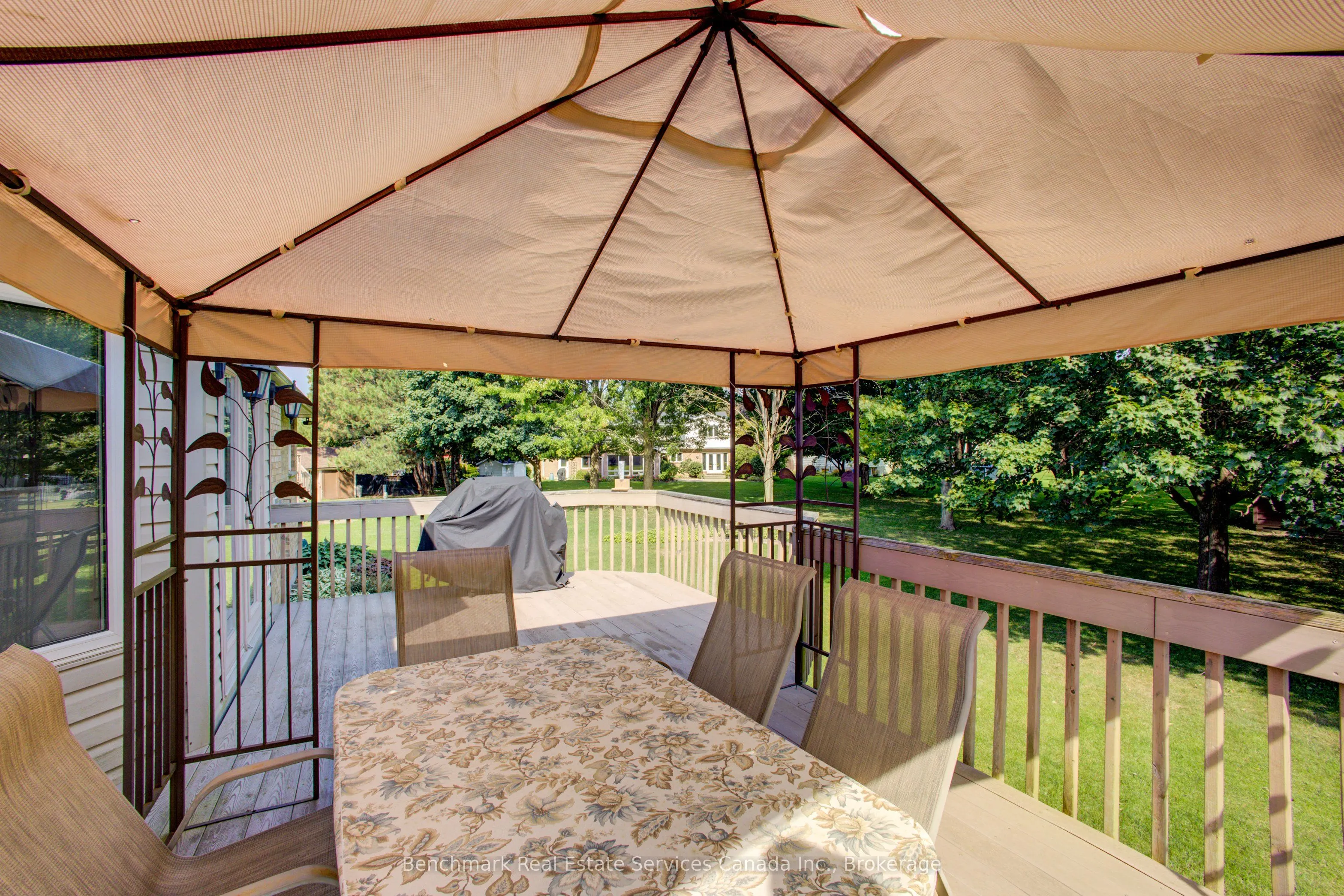 10 OAKWOOD Court