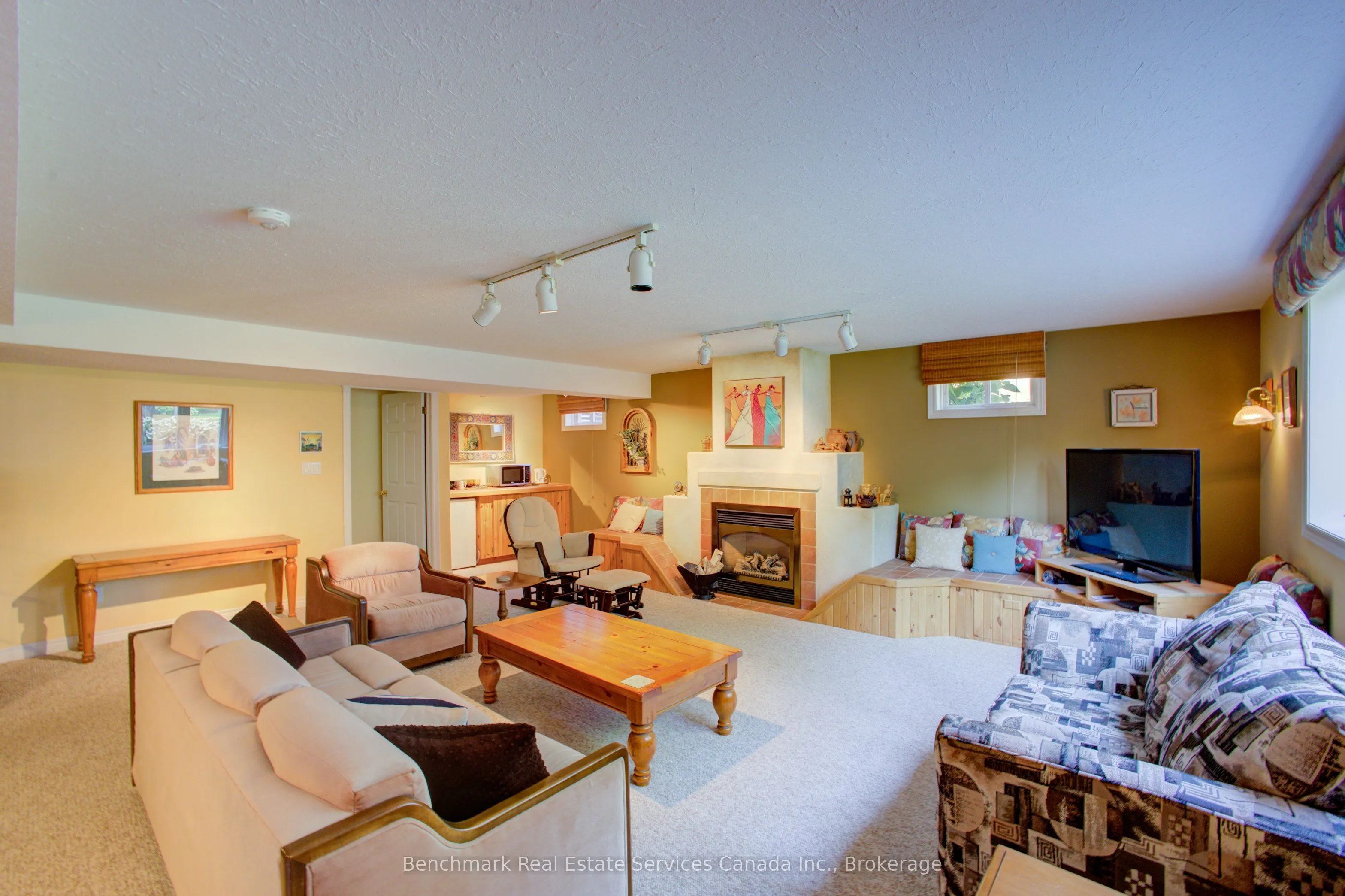 10 OAKWOOD Court