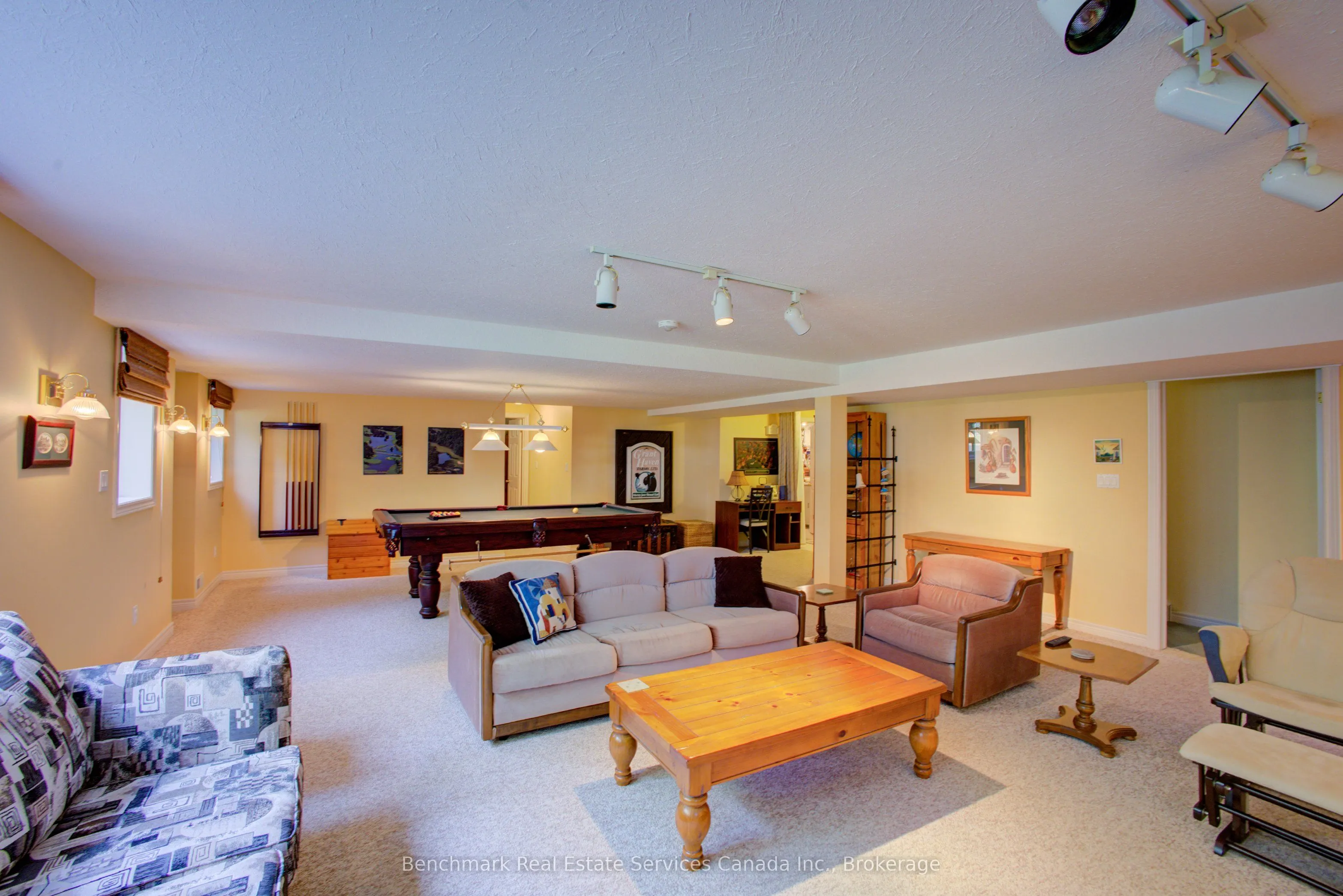 10 OAKWOOD Court