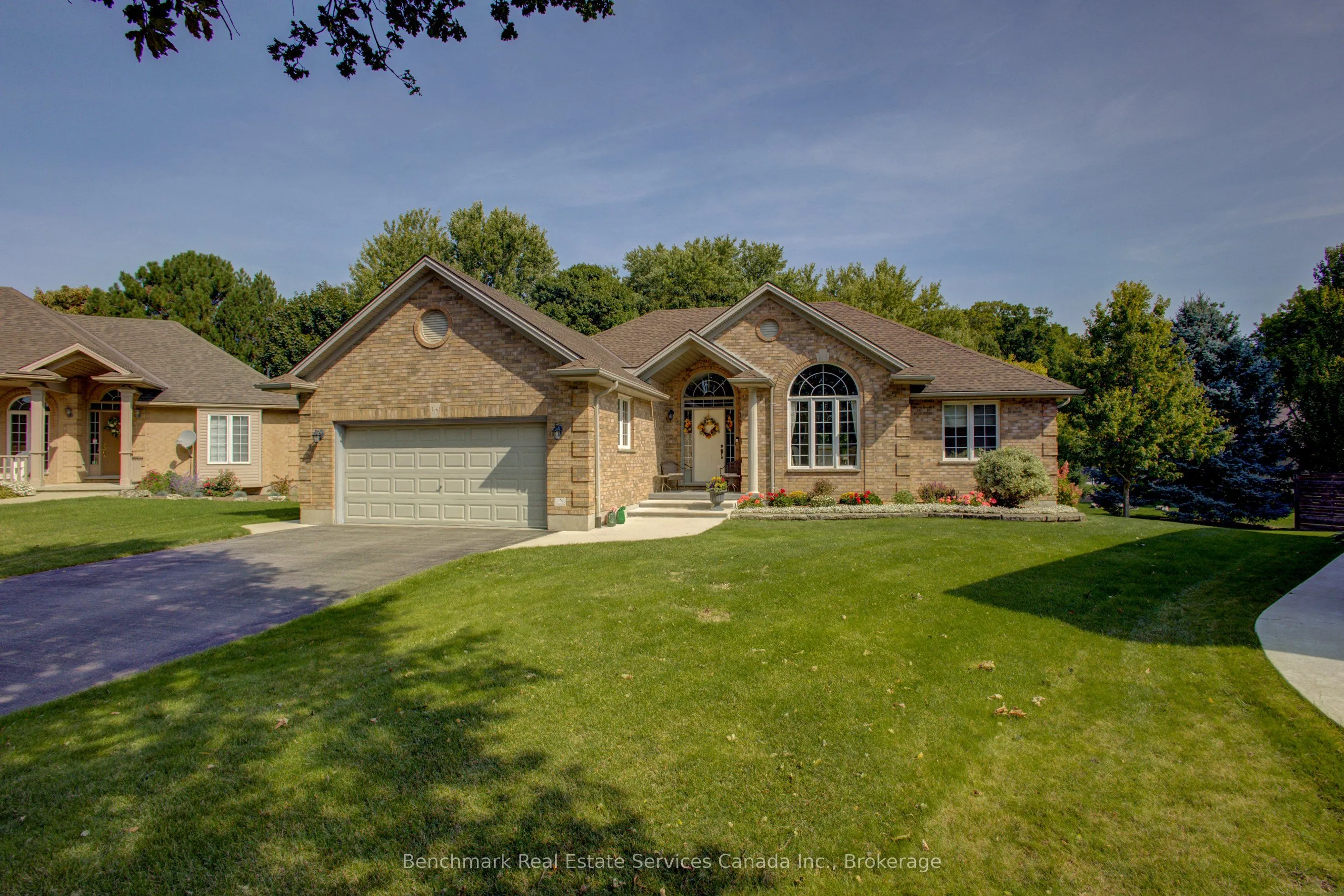10 OAKWOOD Court