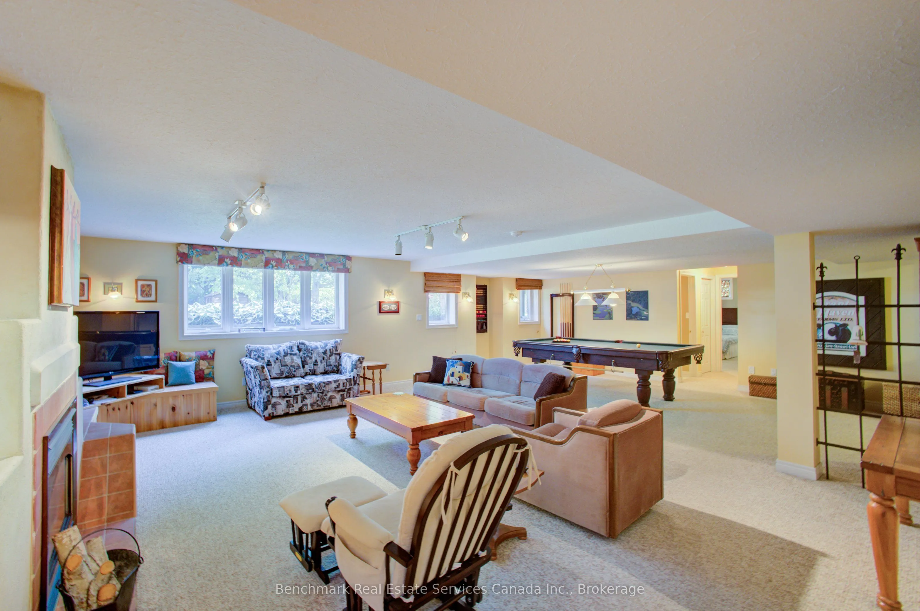 10 OAKWOOD Court