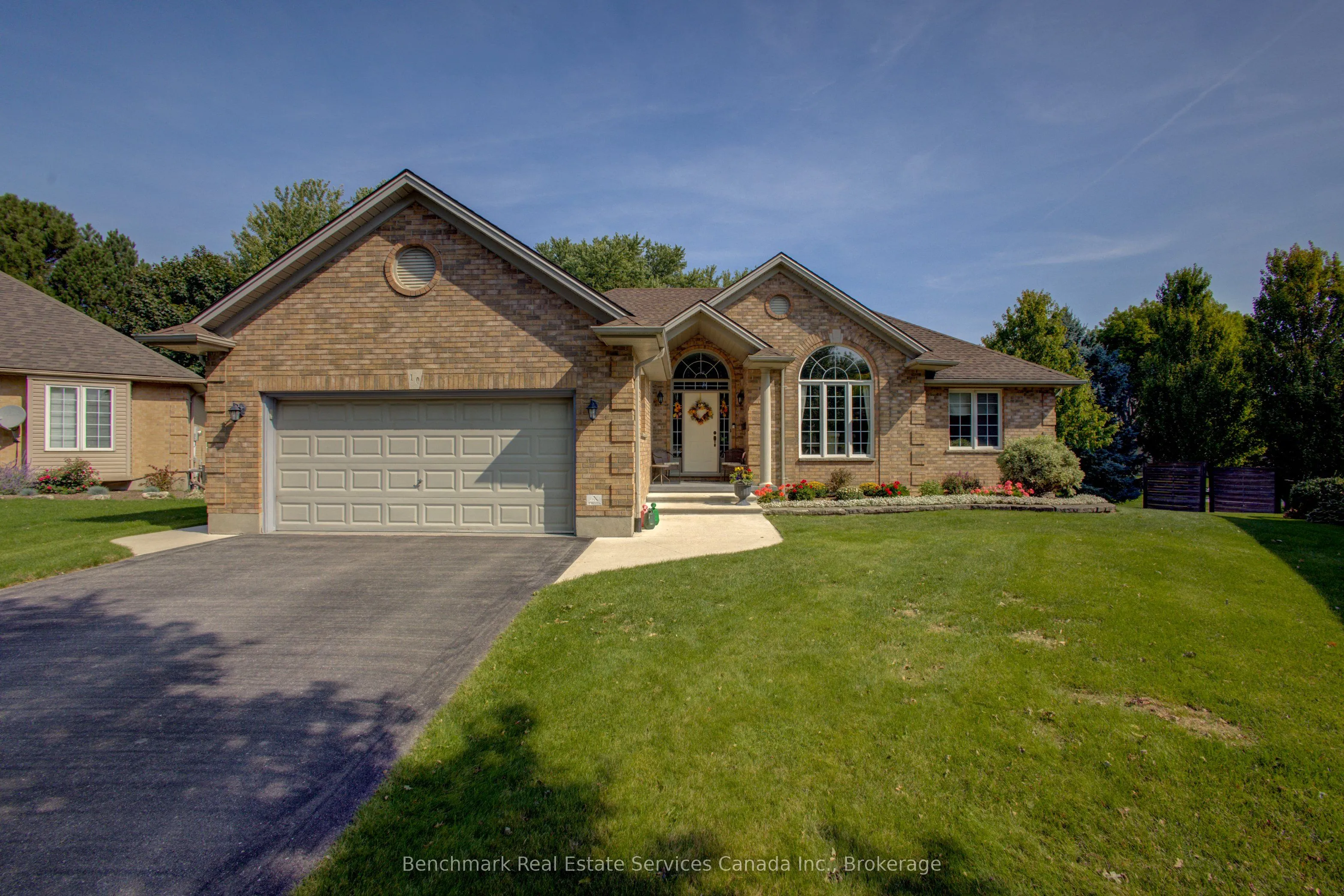 10 OAKWOOD Court