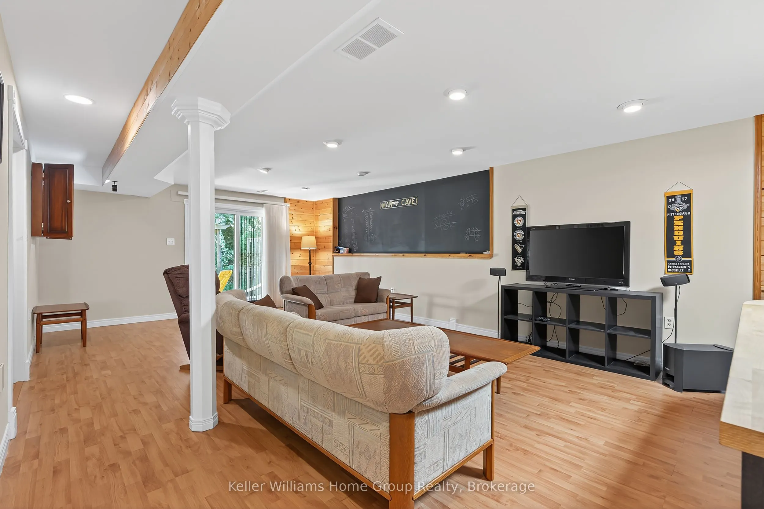 89 Schroder Crescent