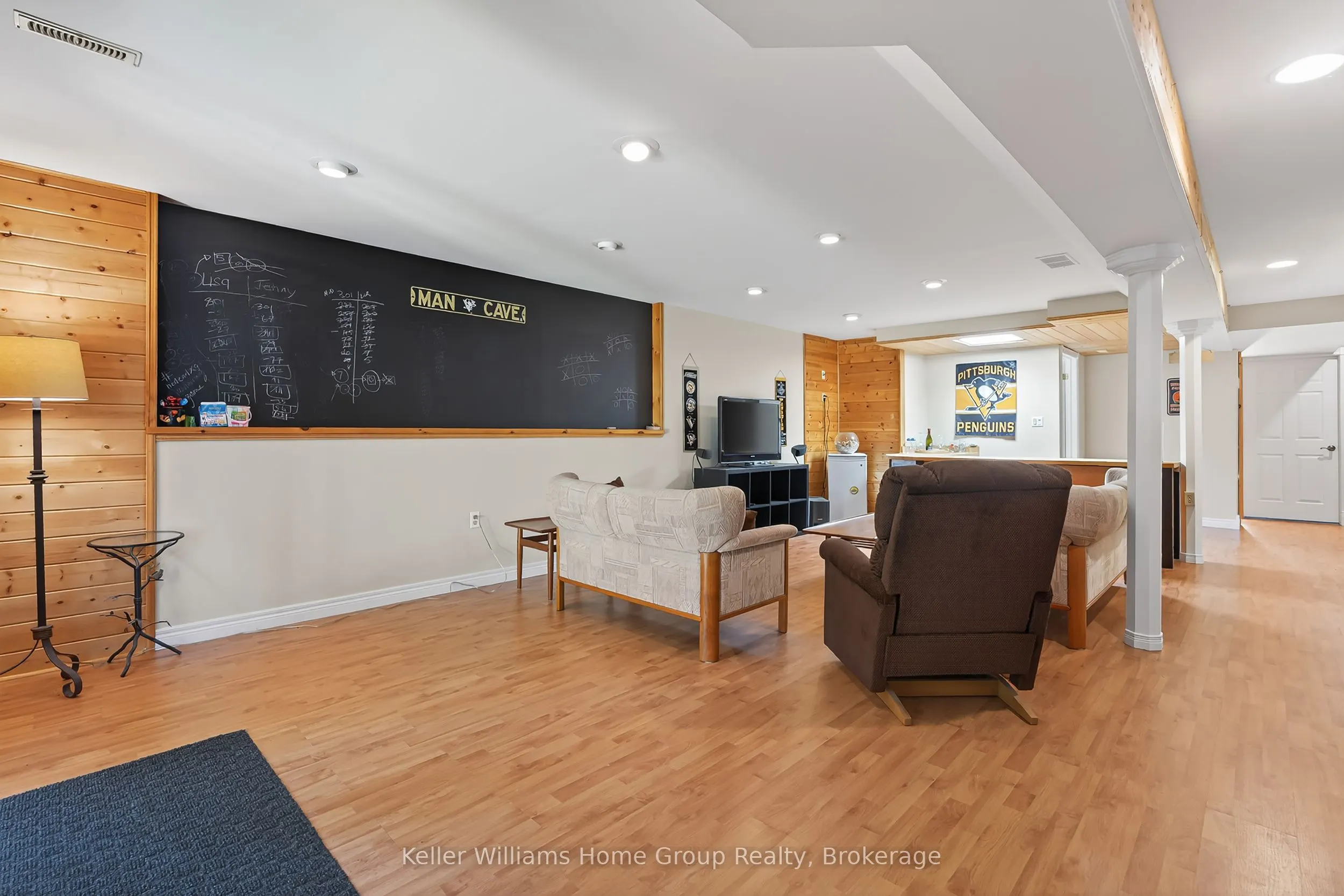 89 Schroder Crescent