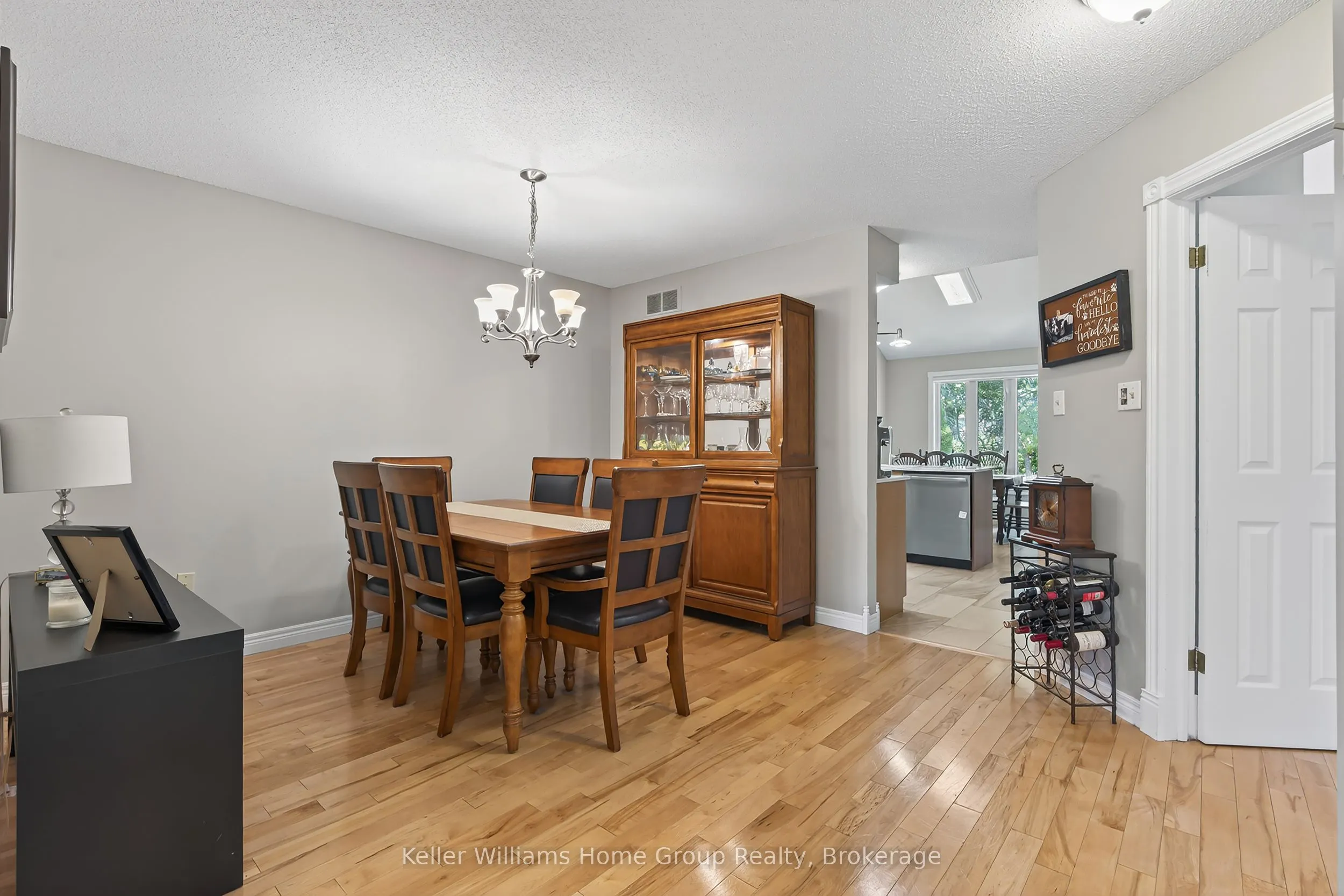 89 Schroder Crescent