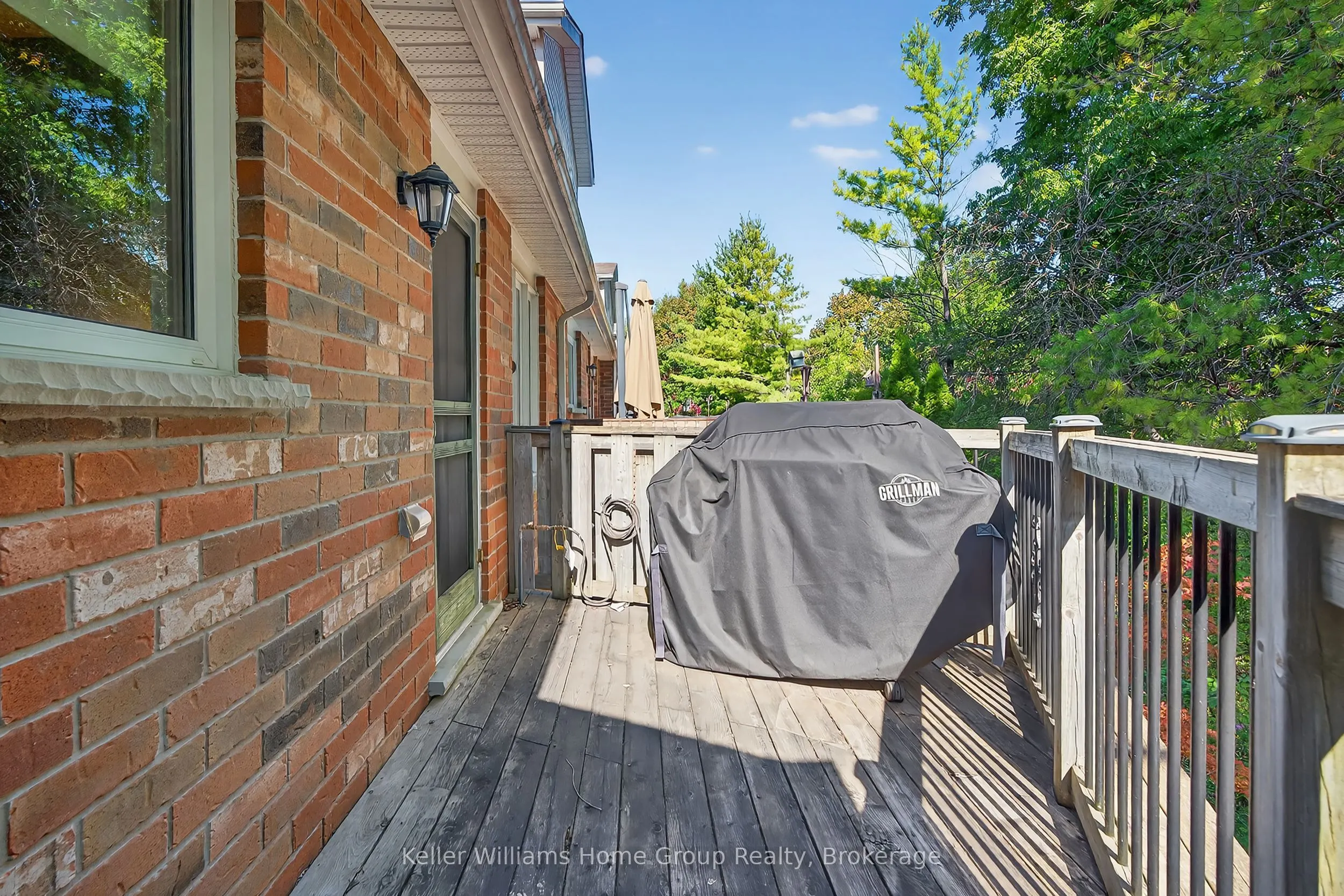 89 Schroder Crescent