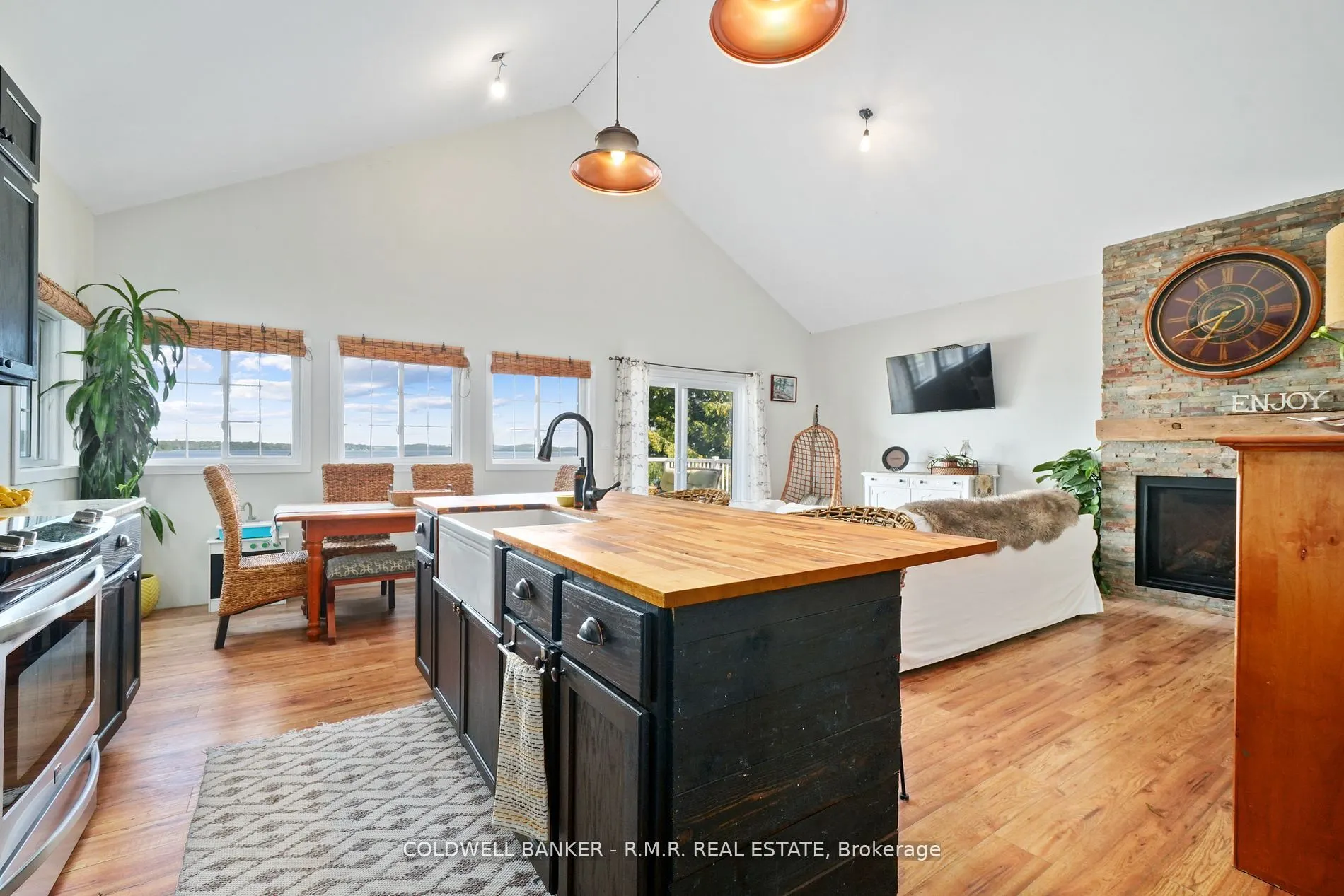 6108-9 Curtis Point Road