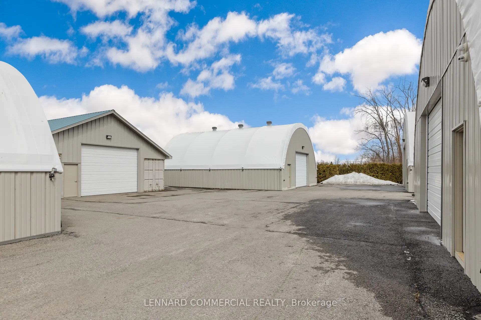 6798 & 6806 Hiram Drive