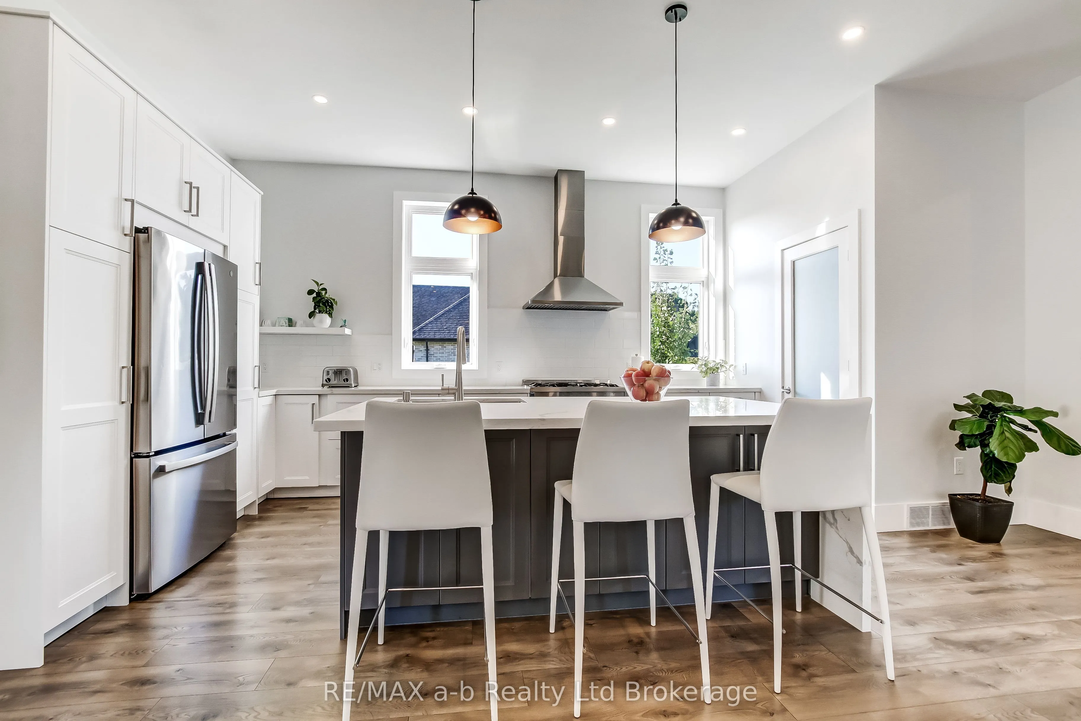 48 OTTERVIEW Drive