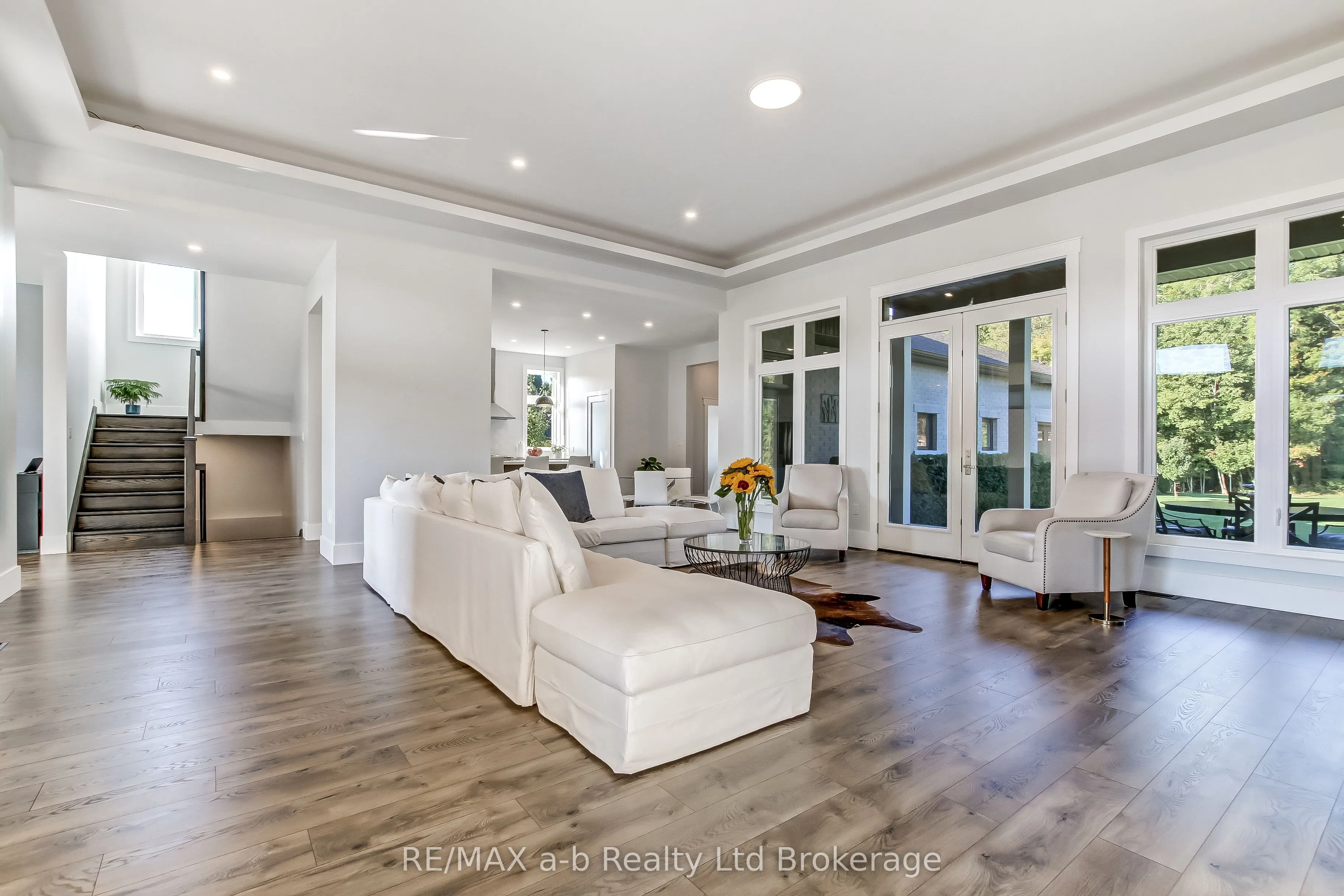 48 OTTERVIEW Drive