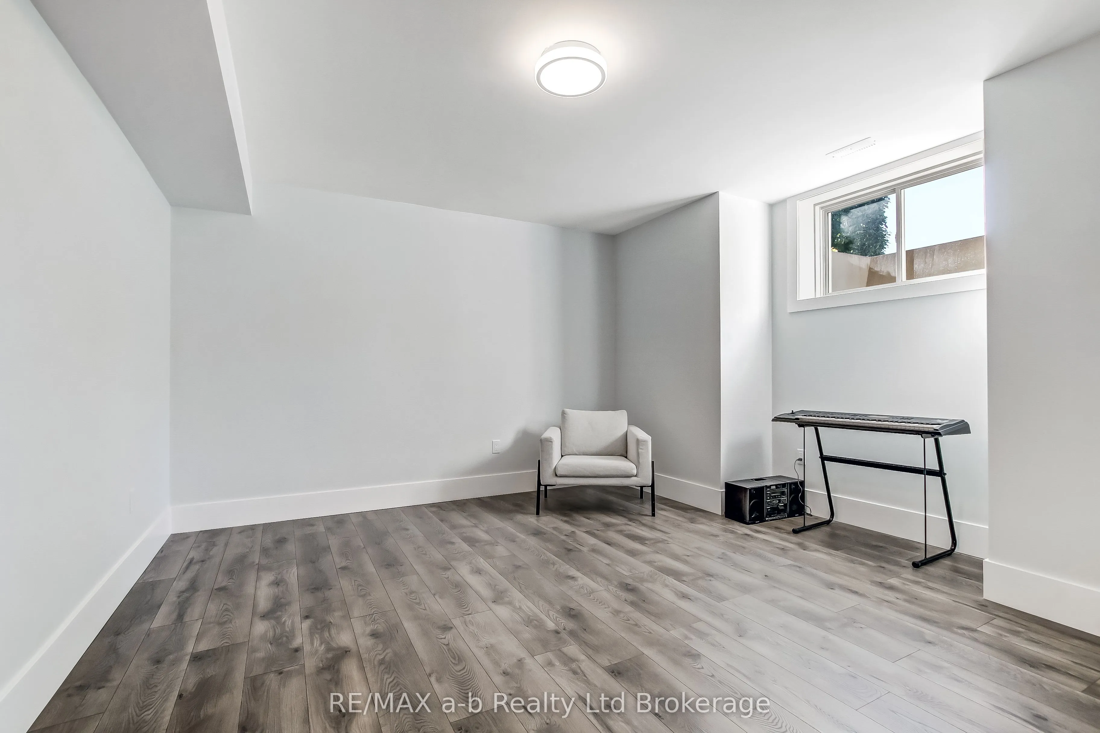 48 OTTERVIEW Drive