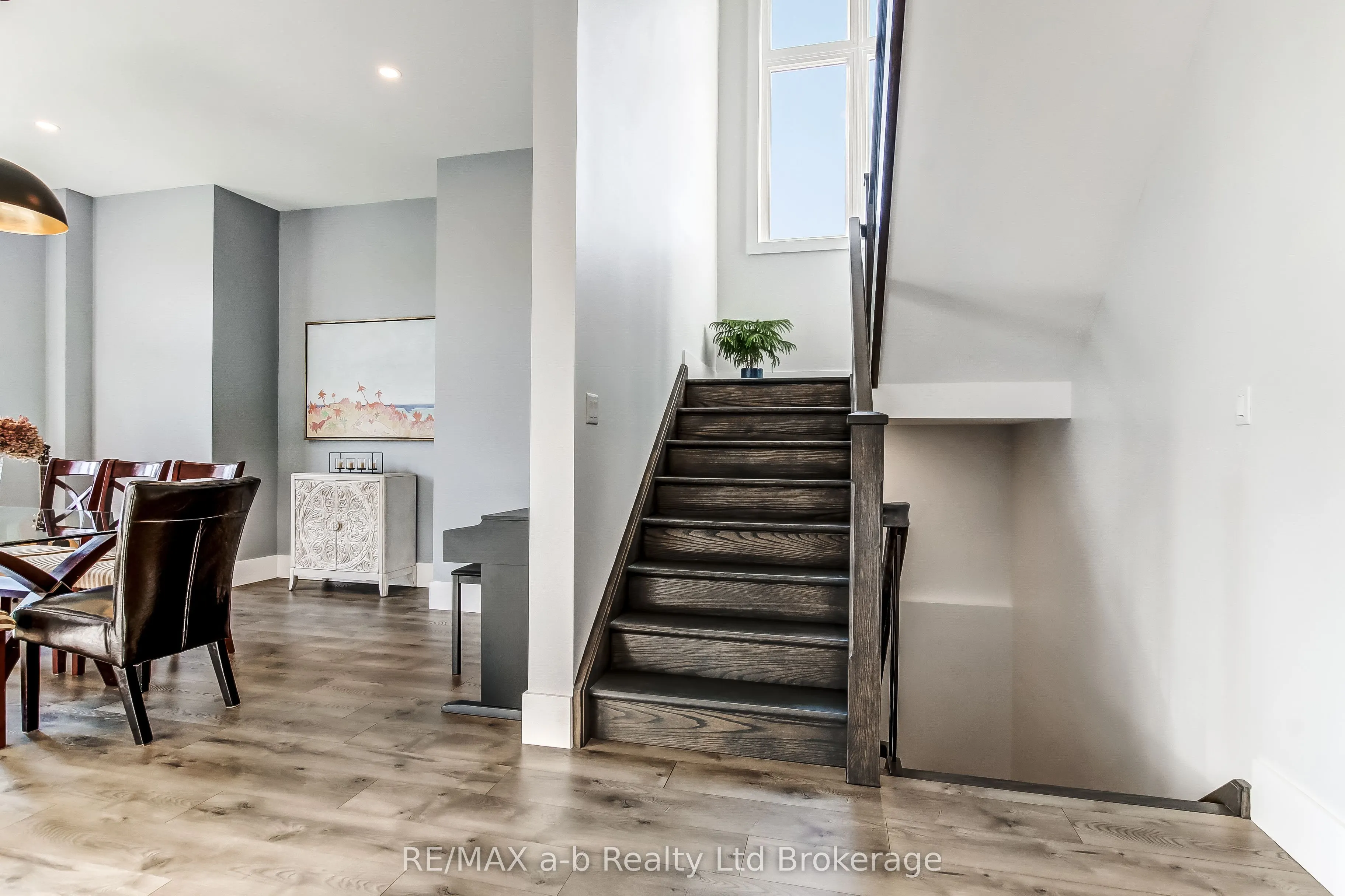 48 OTTERVIEW Drive