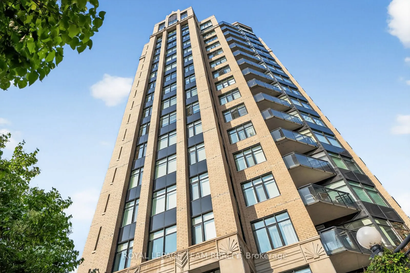 235 Kent Avenue, #1902