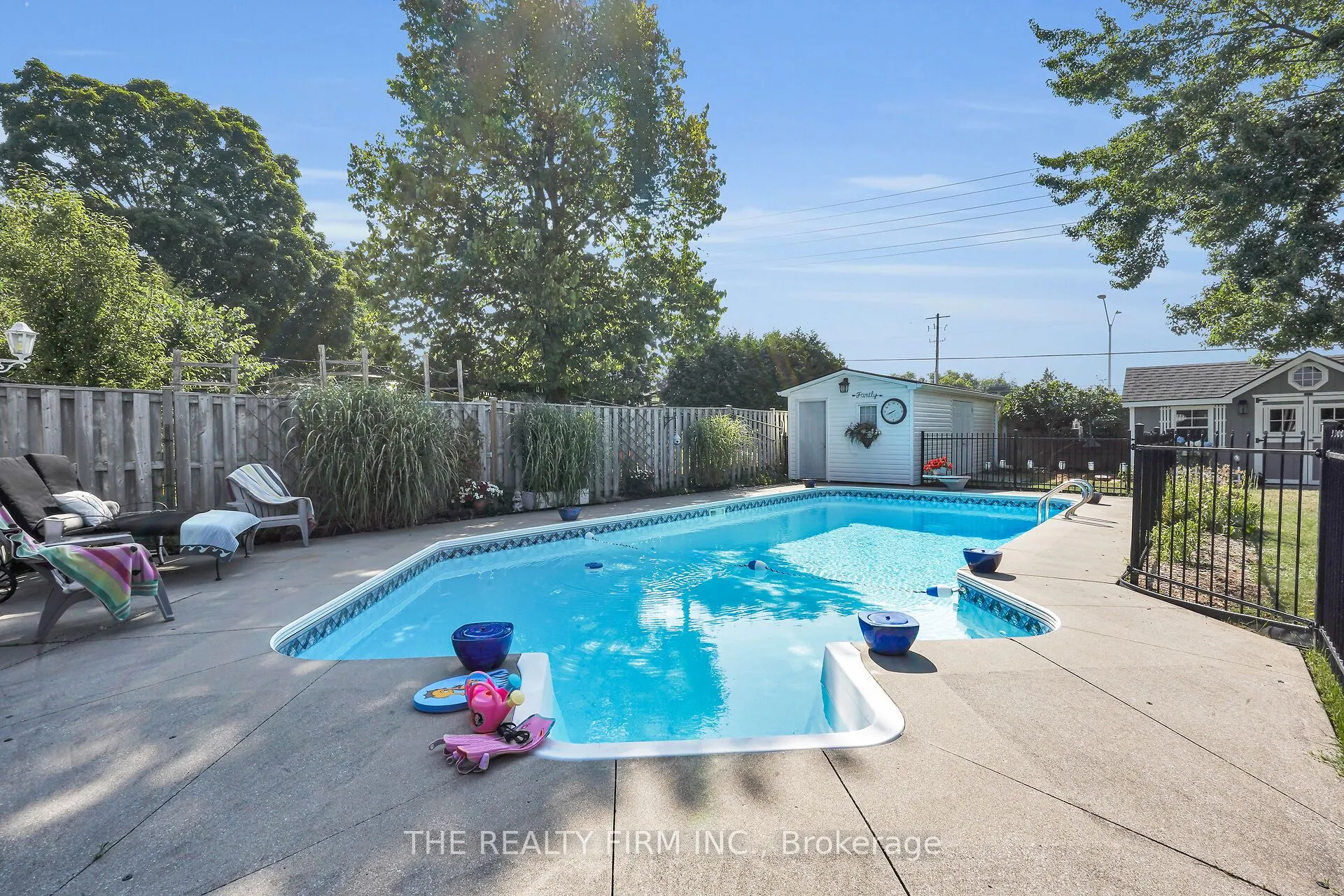 952 Eagle Crescent