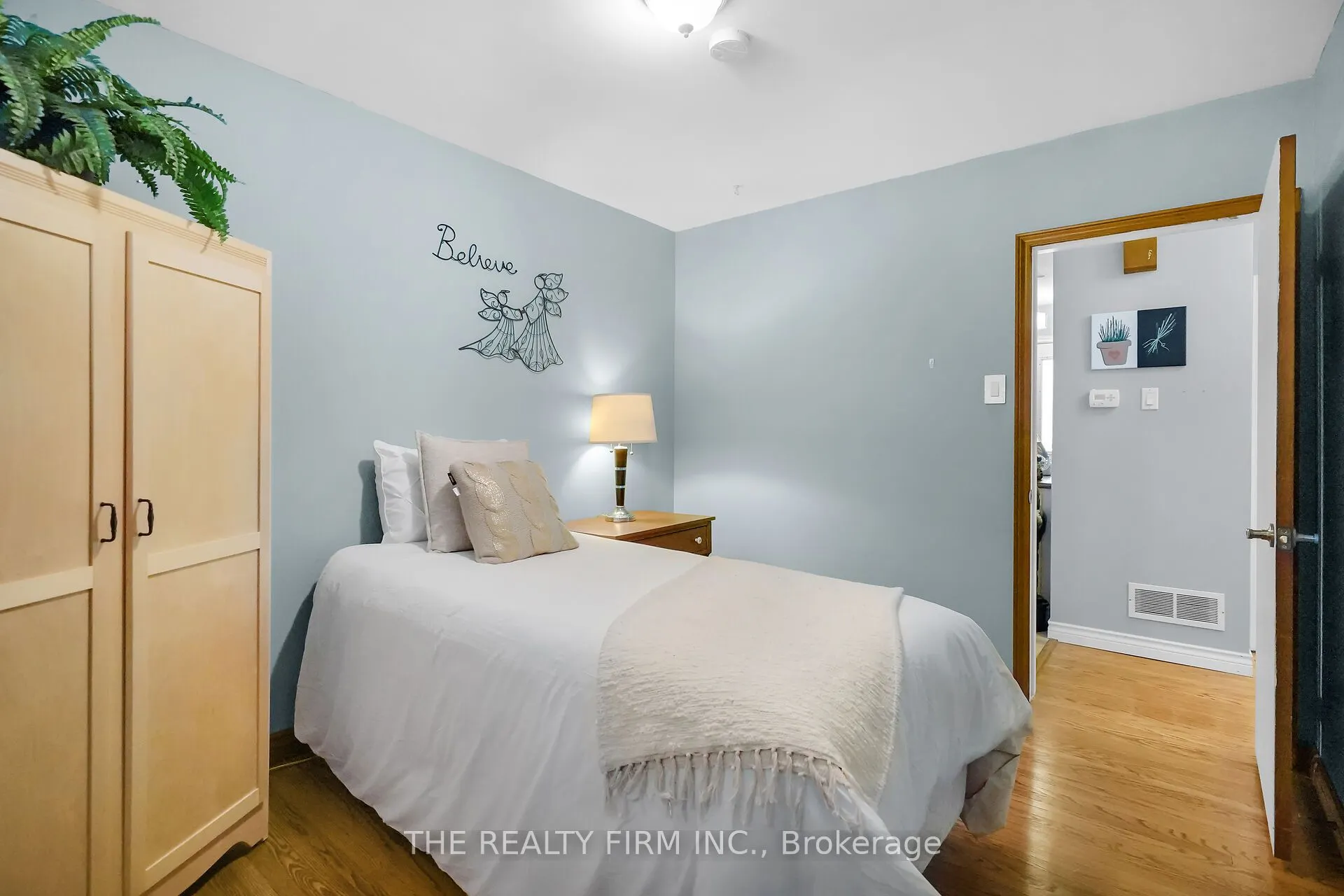 952 Eagle Crescent