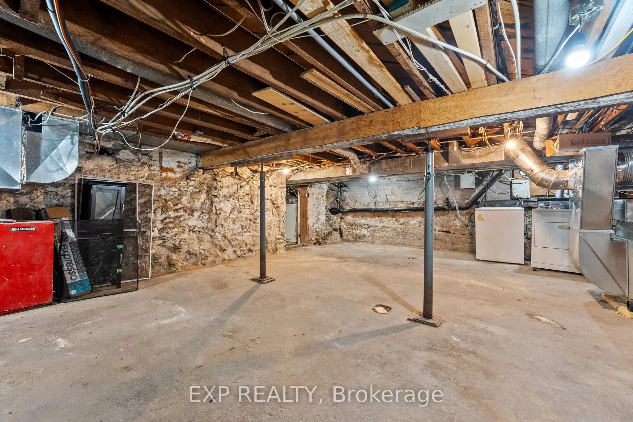 104 William Street N