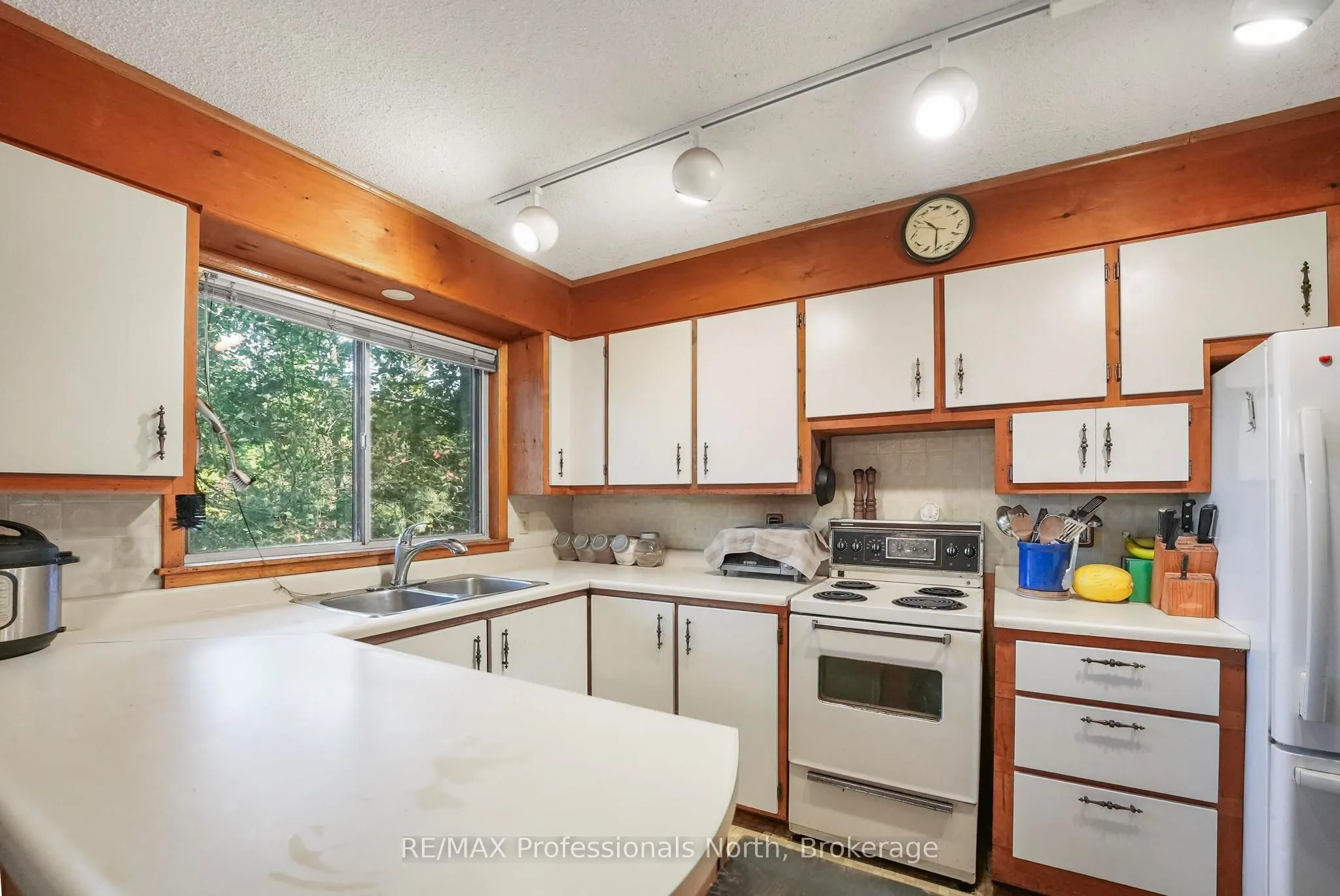 1021 Millwoods Road