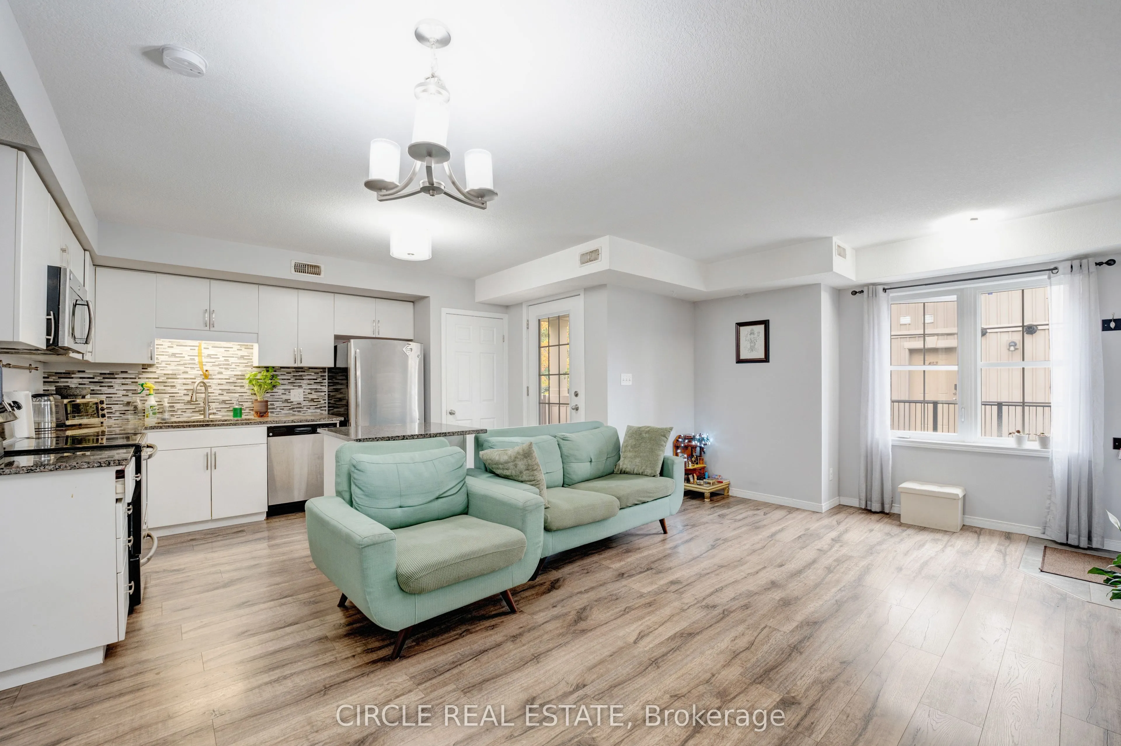 255 Maitland Street, #3H