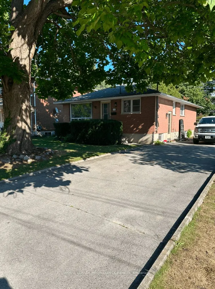 11 Bradley Crescent